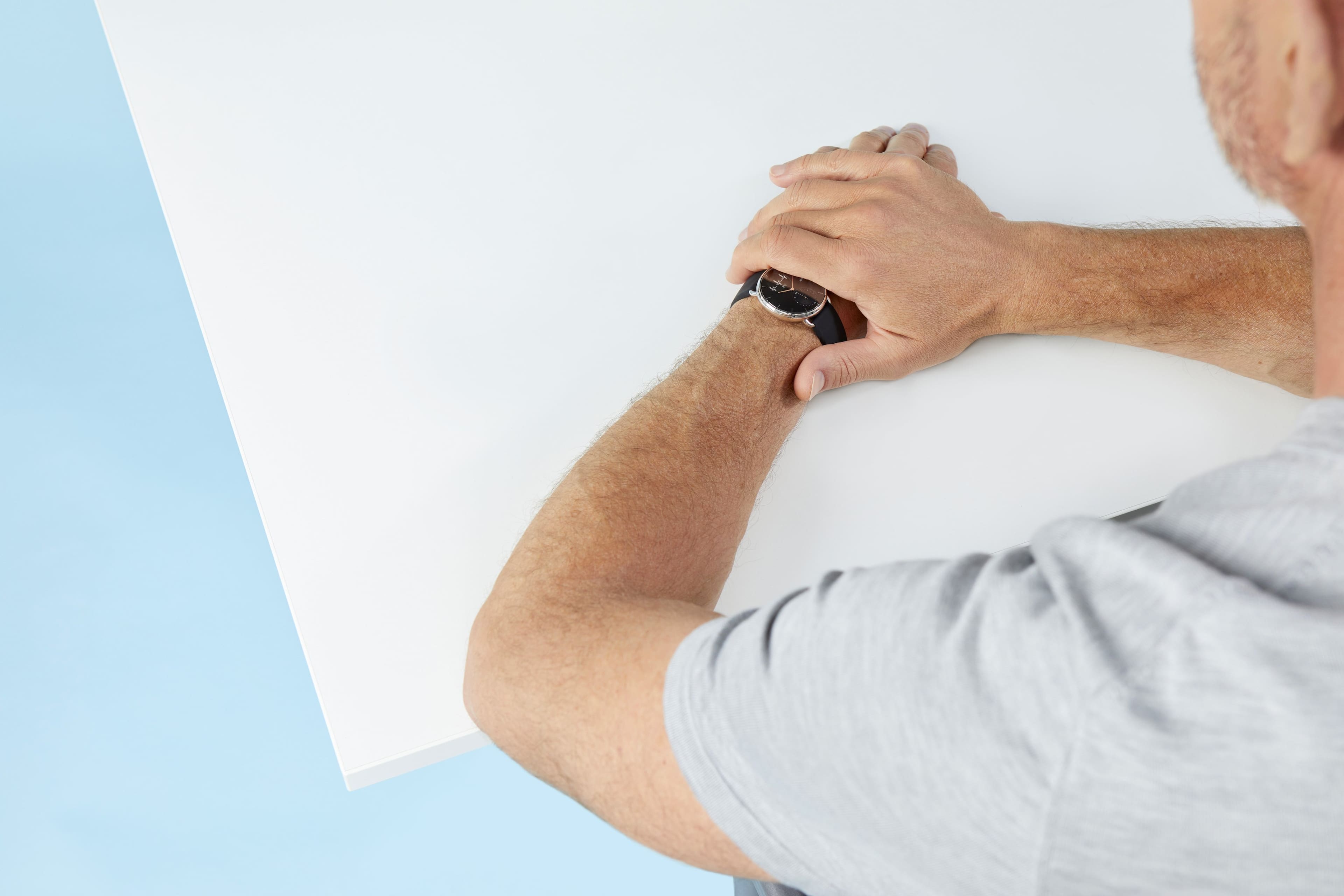 Alt View 5. Withings - ScanWatch - Hybrid Smartwatch with ECG, heart rate and oximeter - 38mm - Black.