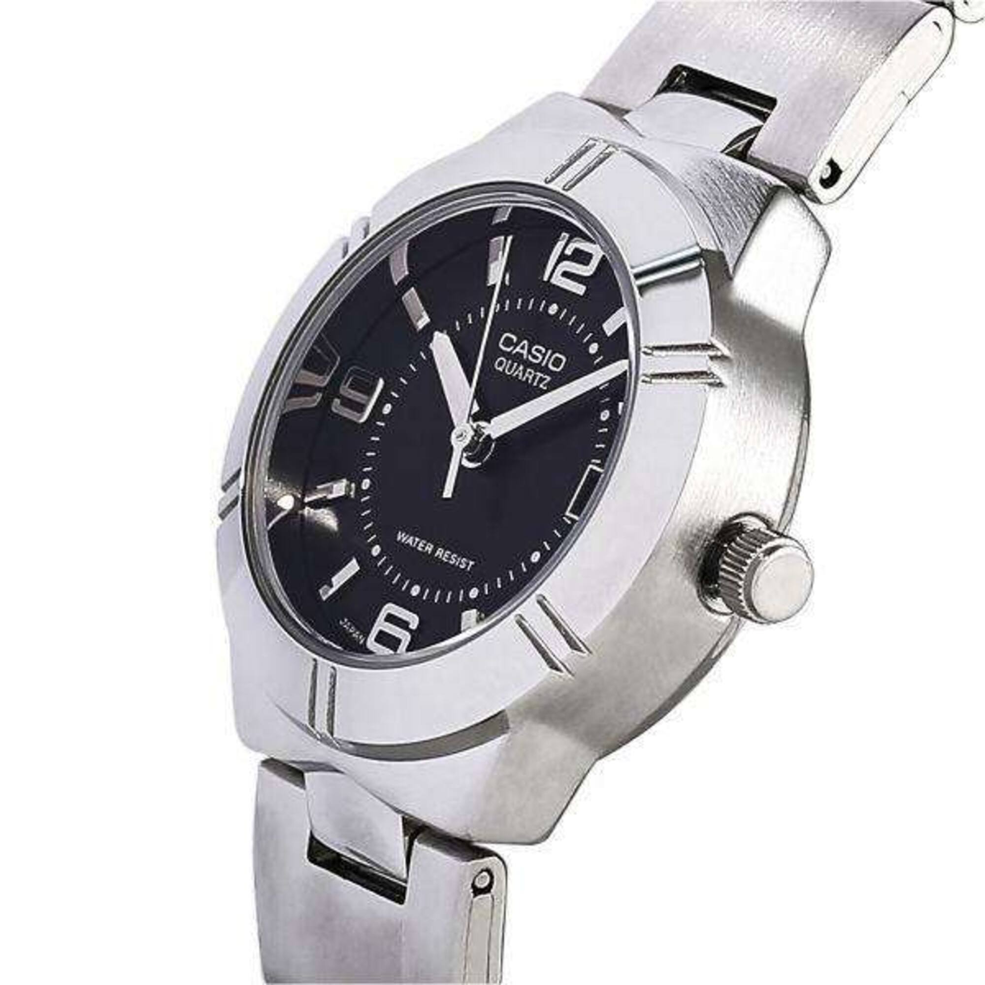 12 QUARTZ CASIO  
WATER RESIST 6