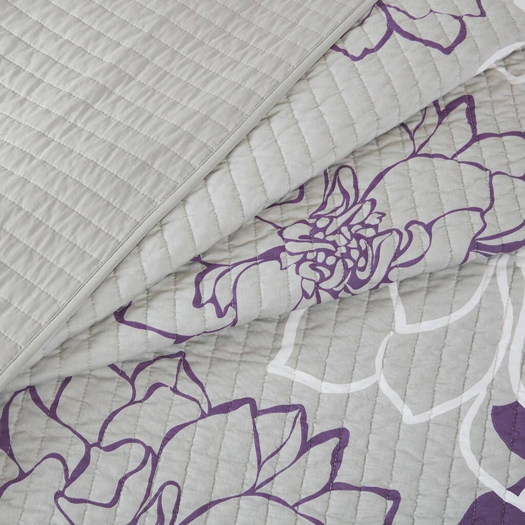 Alt View 5. Gracie Mills - Gracie Mills Glenda 6-Piece Reversible Cotton Printed Quilt Set with Throw Pillows - Purple.