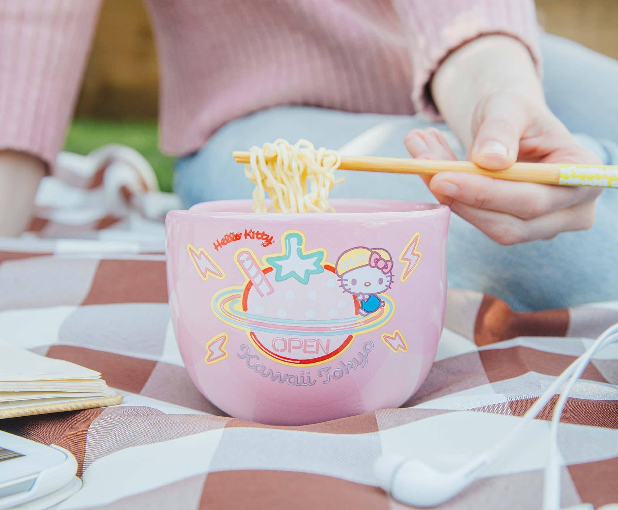 Hello Kitty  
OPEN  
Harajuku Tokyo