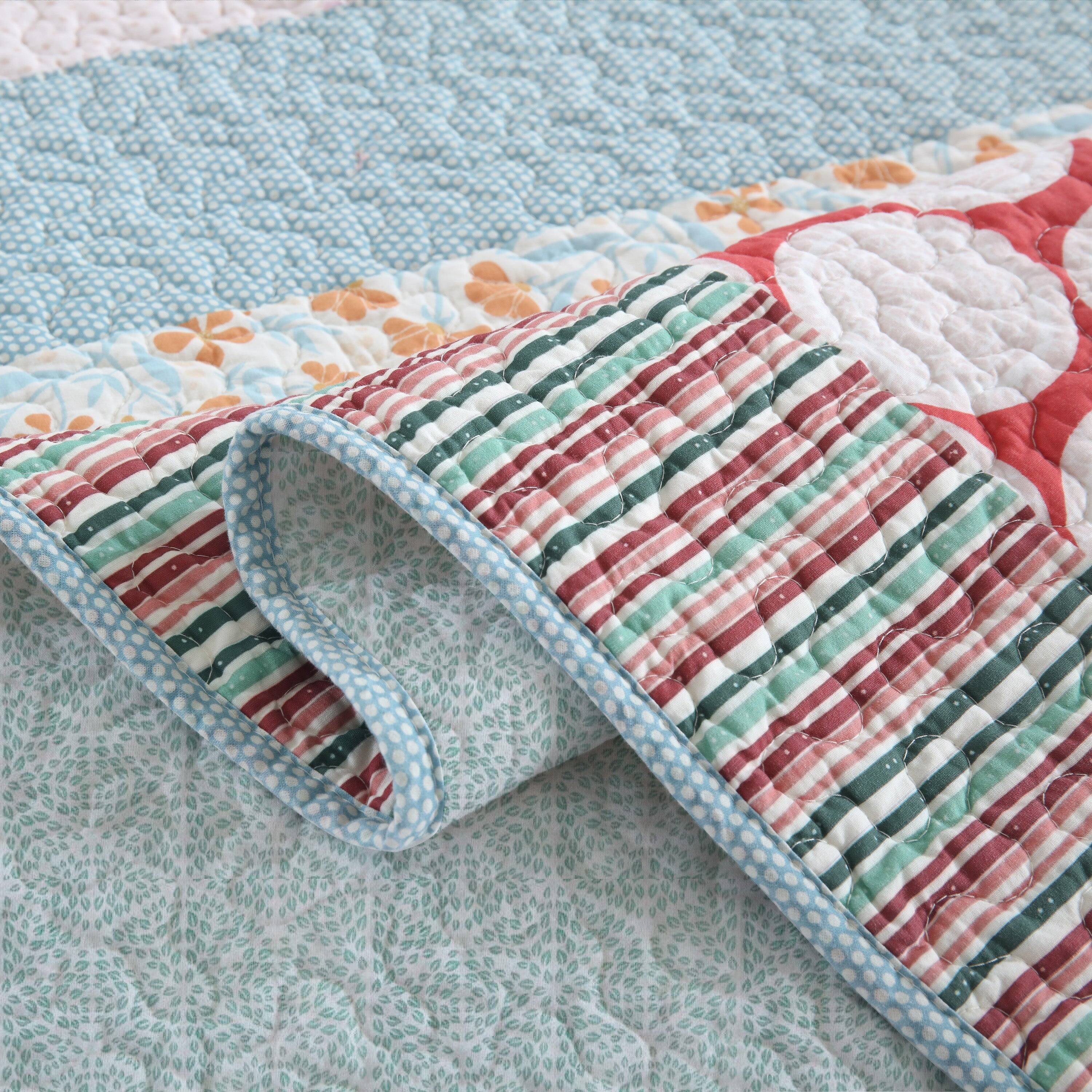 Left. MarCielo - Marcielo 3 Pcs Printed Quilt Set Floral Patchwork Pattern Bedspread Set - Blue.