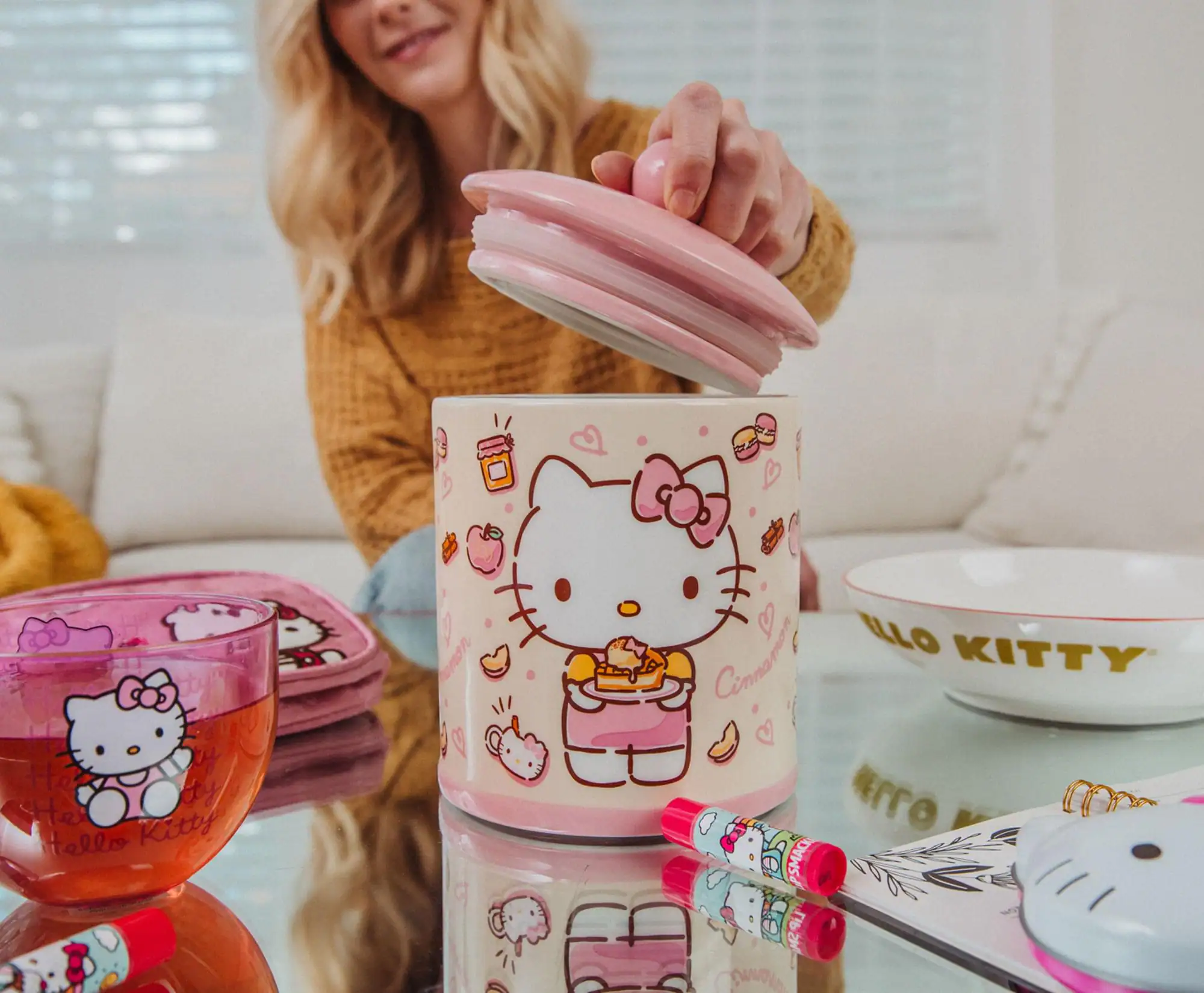 Hello Kitty  
Cinnamon  
Hello Kitty  
Hello Kitty