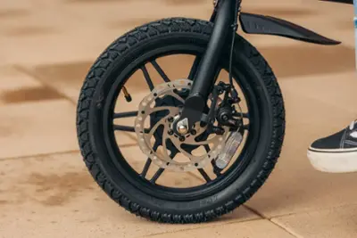 GoTrax - Z4 SWIFT Foldable eBike w/ 25mi Max Operating Range and 15.5mph Max Speed - Black