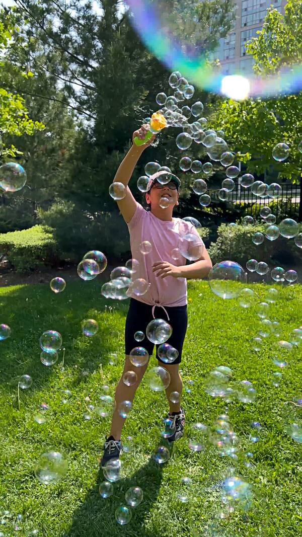 Angle. BUBBLE BONANZA - Crazy Yoobbles Storm Blower, Bubble Machine, Bubble Blower for Kids..
