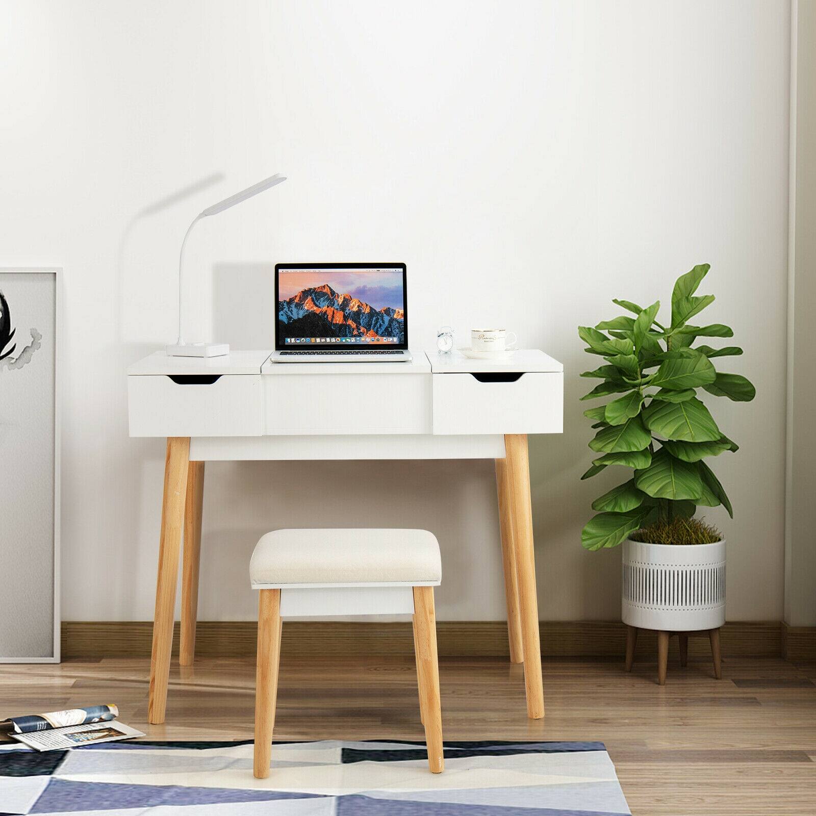 The text on the image is not clearly visible, so I cannot provide a corrected version. If you have specific text you need help with, please provide it.