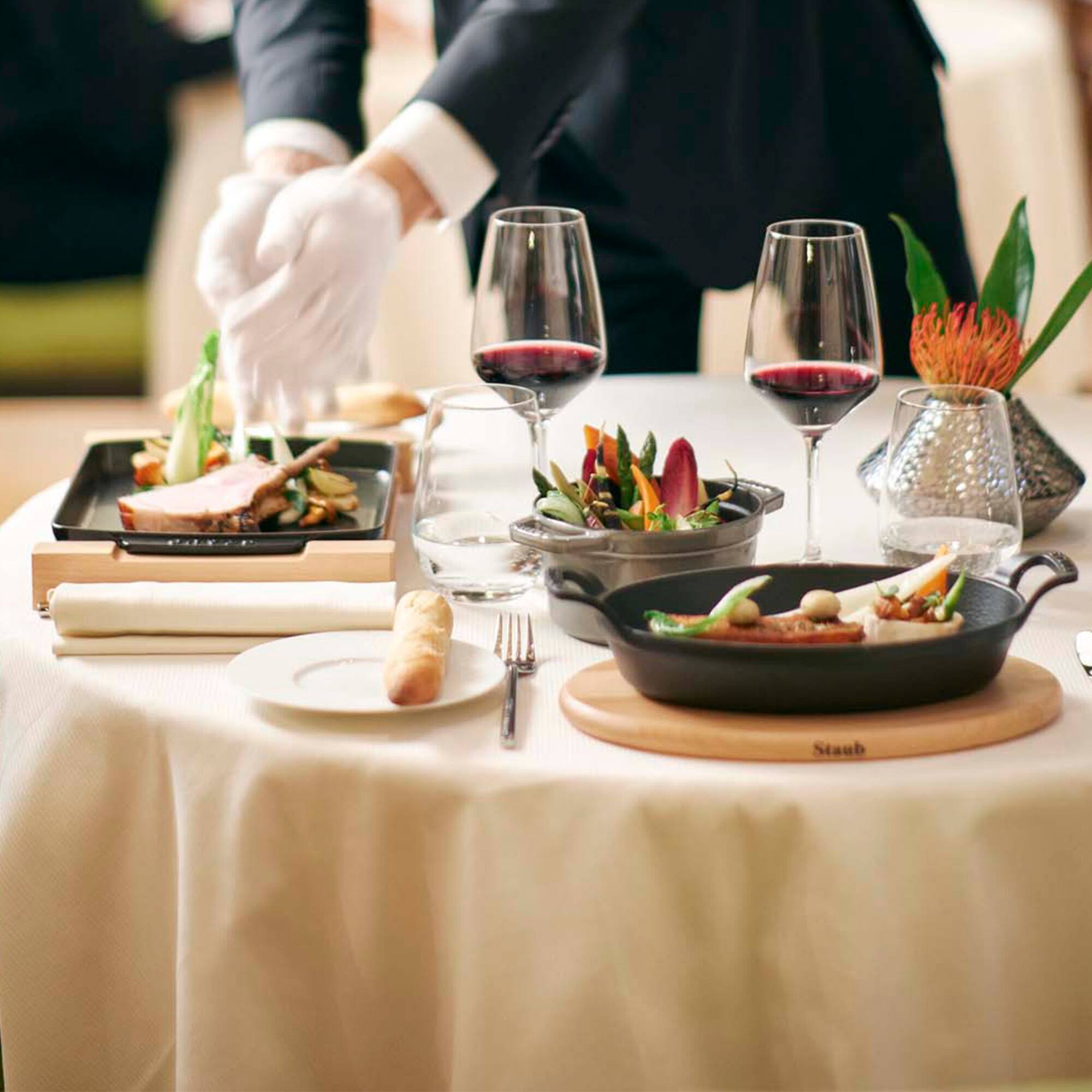 Alt View 2. Staub - Staub Cast Iron 9.5-inch x 6.75-inch Oval Baking Dish - Matte Black - Matte Black.