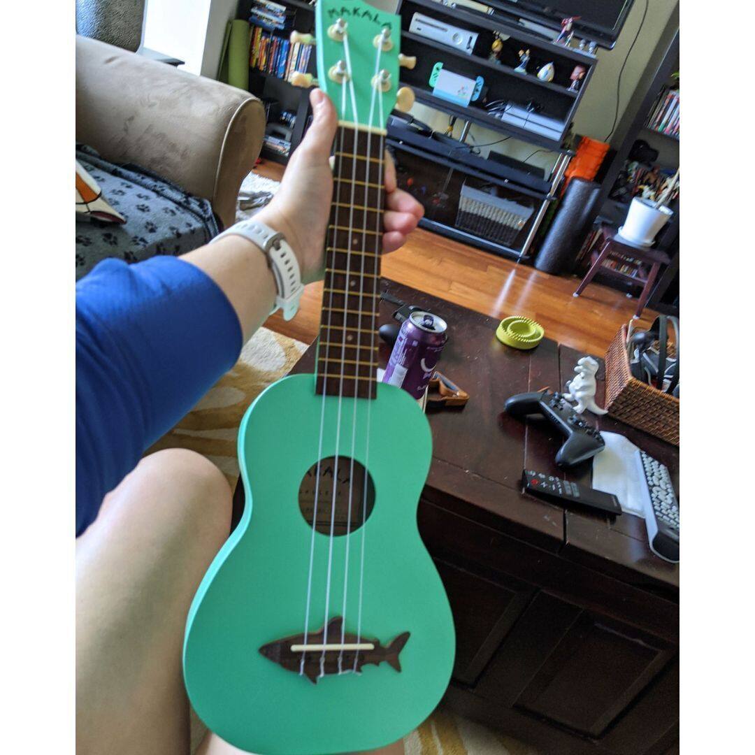 Angle. Kala - Makala Surf Green Soprano Shark.