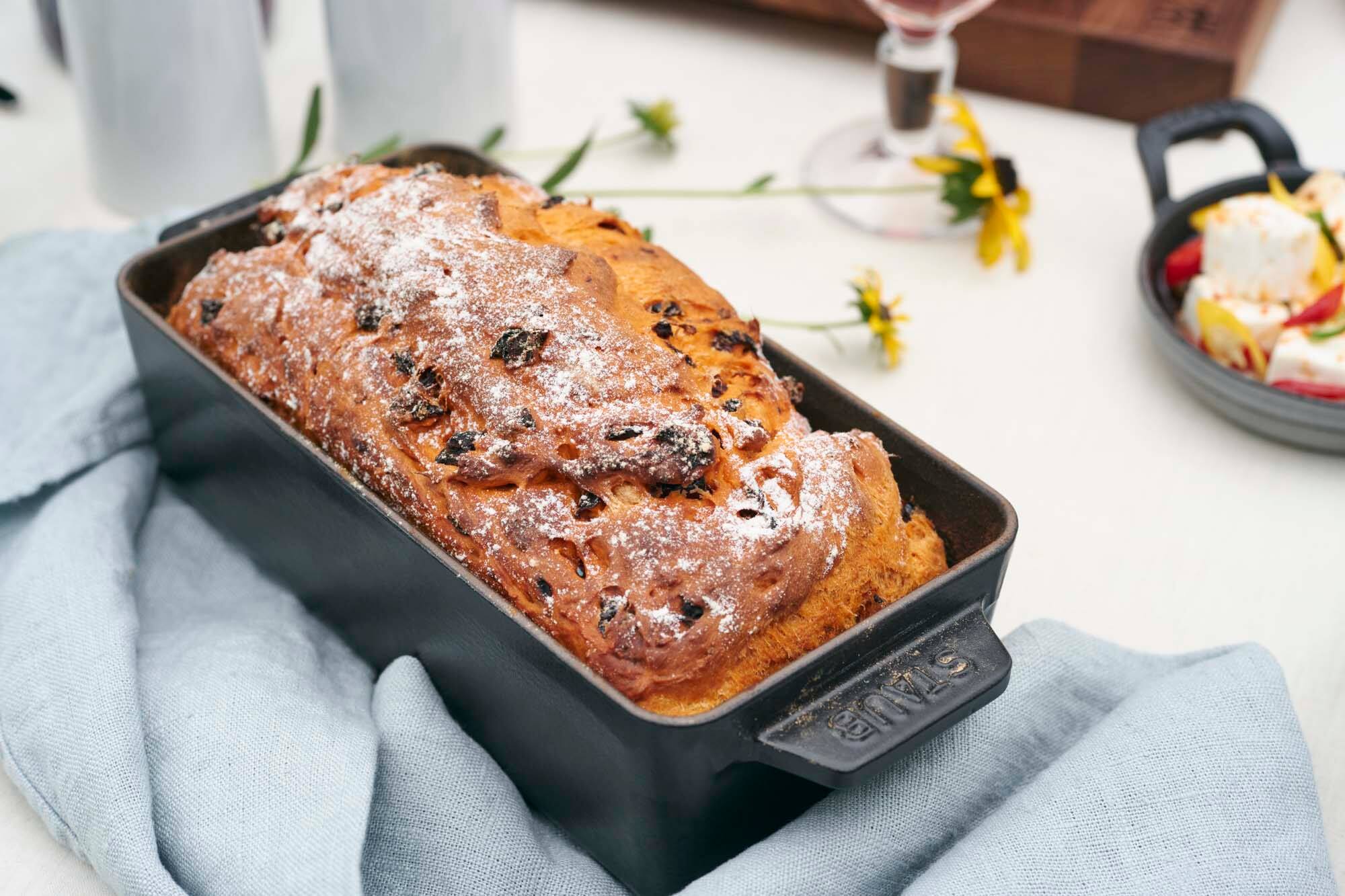 The text on the image reads: "STAUB"