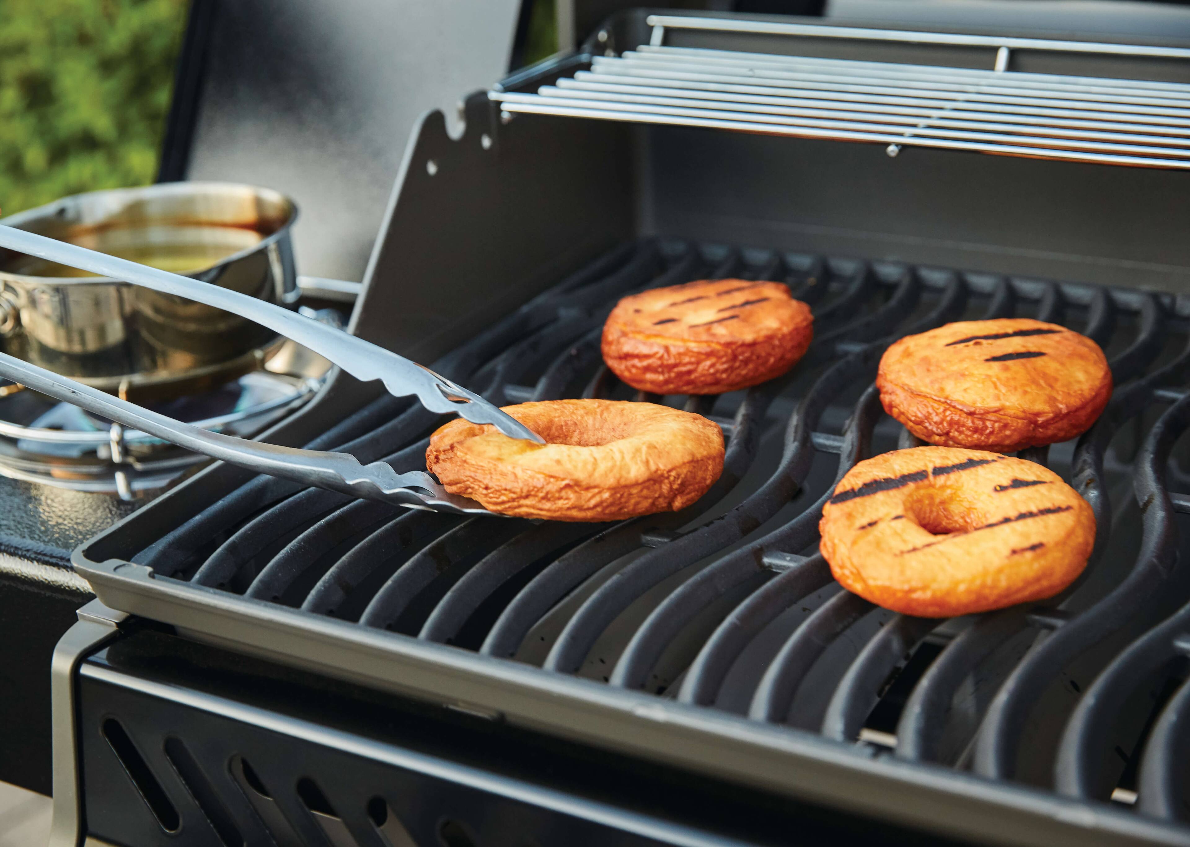 Alt View Zoom 16. Napoleon - Rogue 425 Propane Gas Grill with Side Burner - Black.