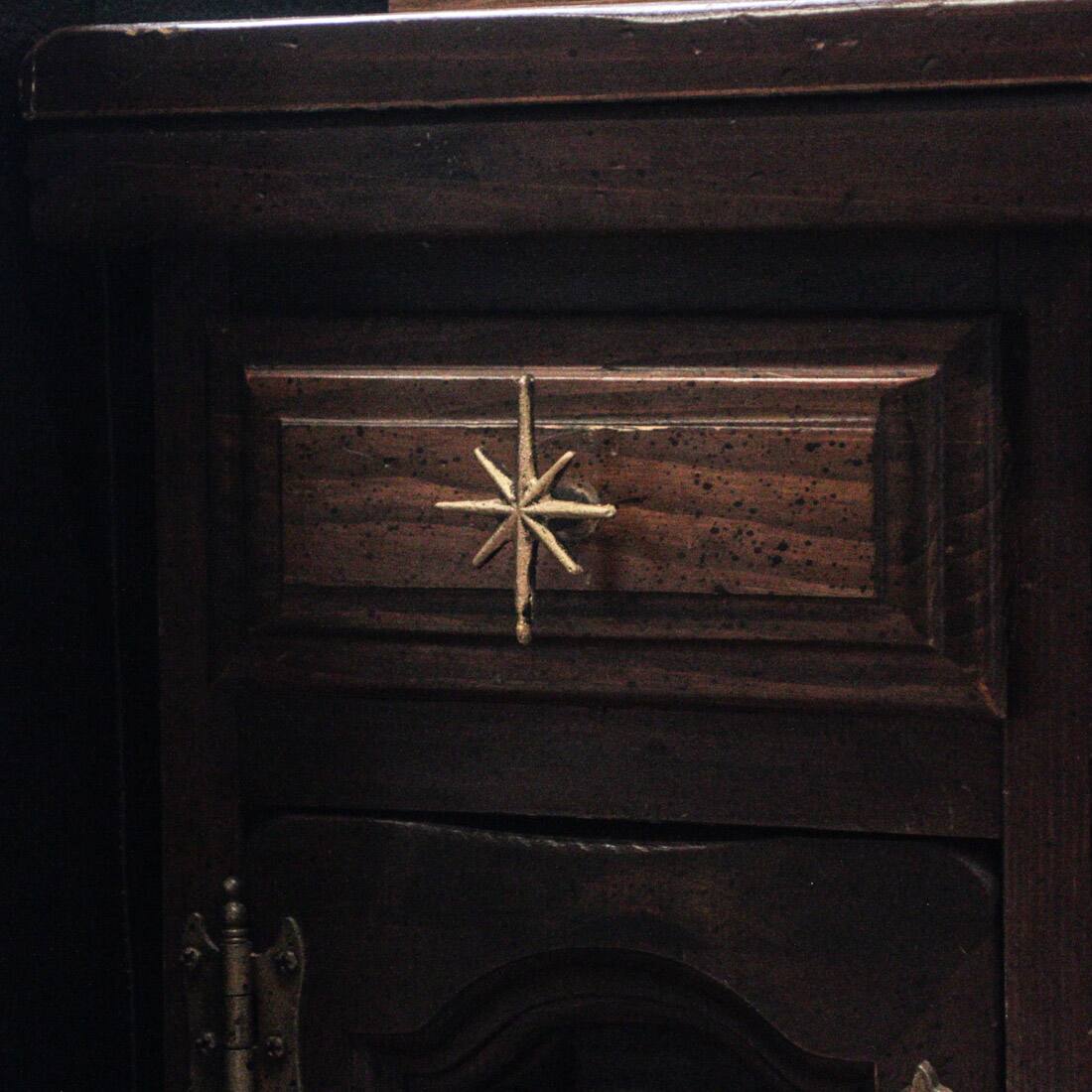 Alt View 3. Zeckos - Set of 6 Antique Gold Finish Mid Century Modern Starburst Drawer Pulls Knobs - Gold.