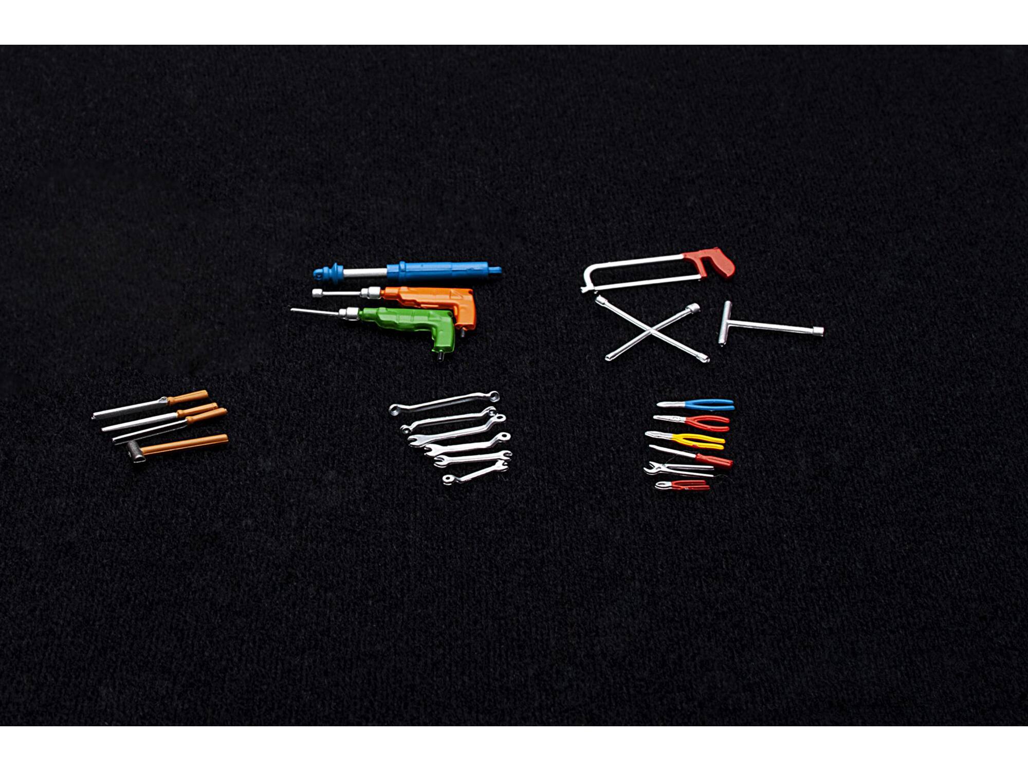 Alt View 5. Autoart - Garage Kit Set (Version 2) for 1/18 scale models by Autoart.