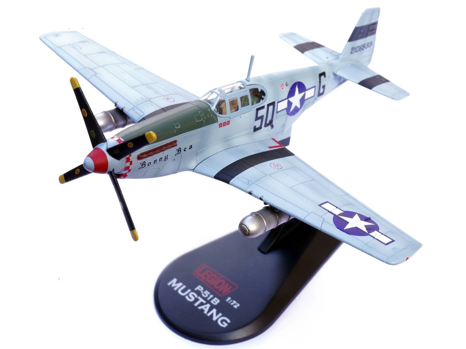 2088R9  
6 G  
50 Bea Bnny 6 CX  
P-51B LEGION MUSTANG 1:72