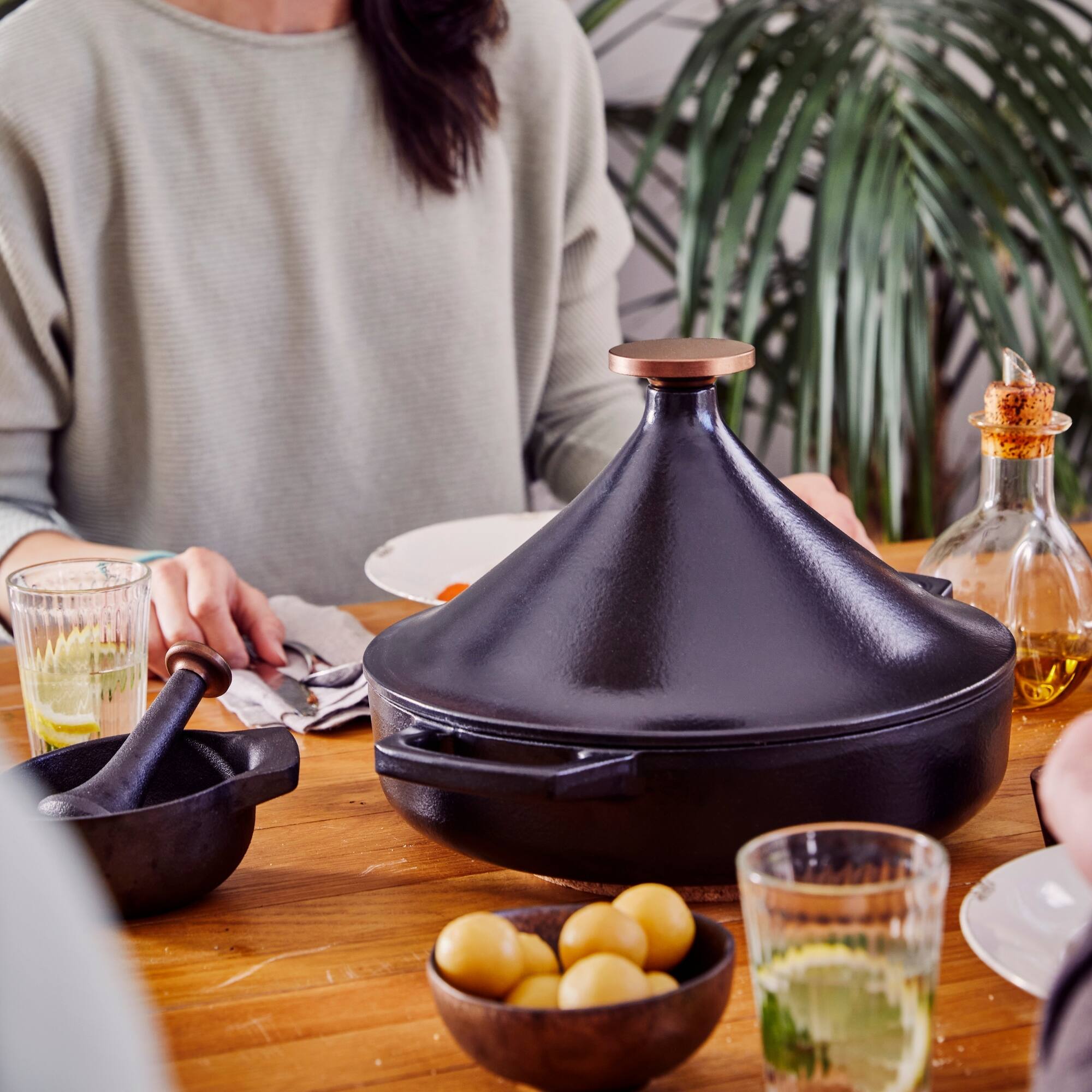 Left. Alva - Alva Nori Enameled Cast Iron Tagine Pot 3Qt. - Oven Safe and Toxin-Free Cookware - Black.