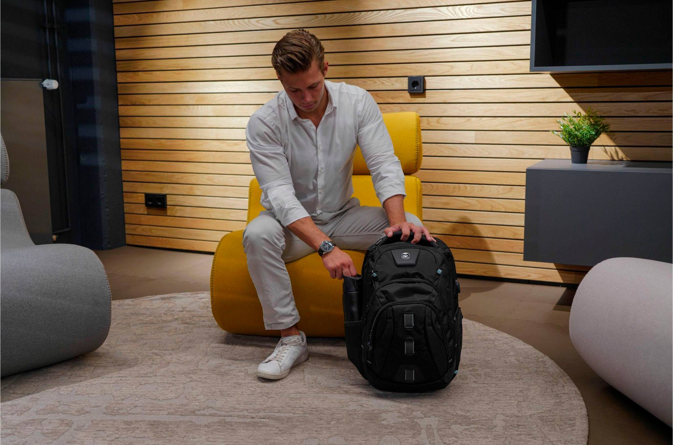 Alt View 20. Swissdigital Design - Carrying Case - Black.