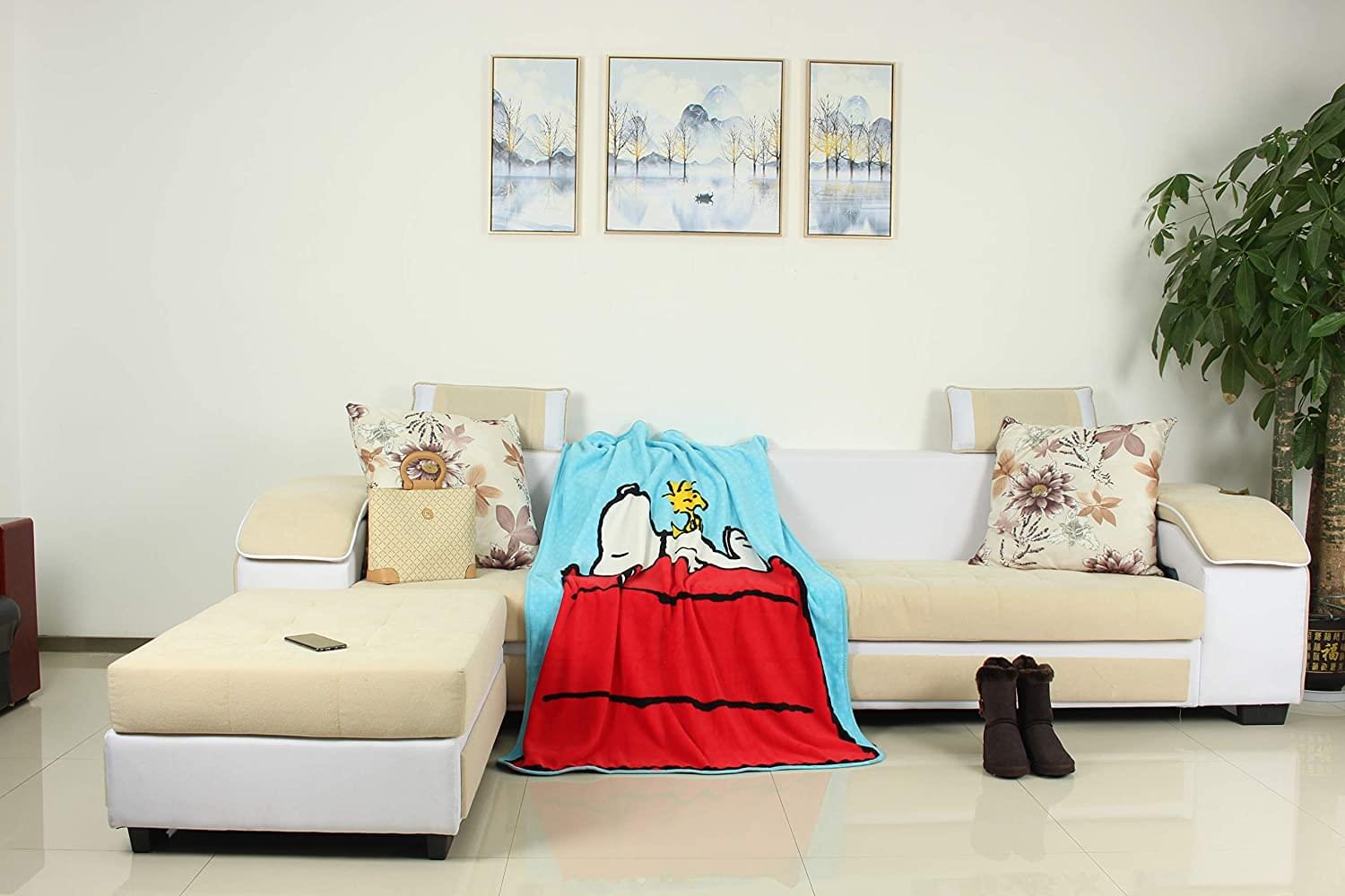 Alt View 1. Silver Buffalo - Peanuts Snoopy And Woodstock Fleece Throw Blanket | 45 x 60 Inches - Red.