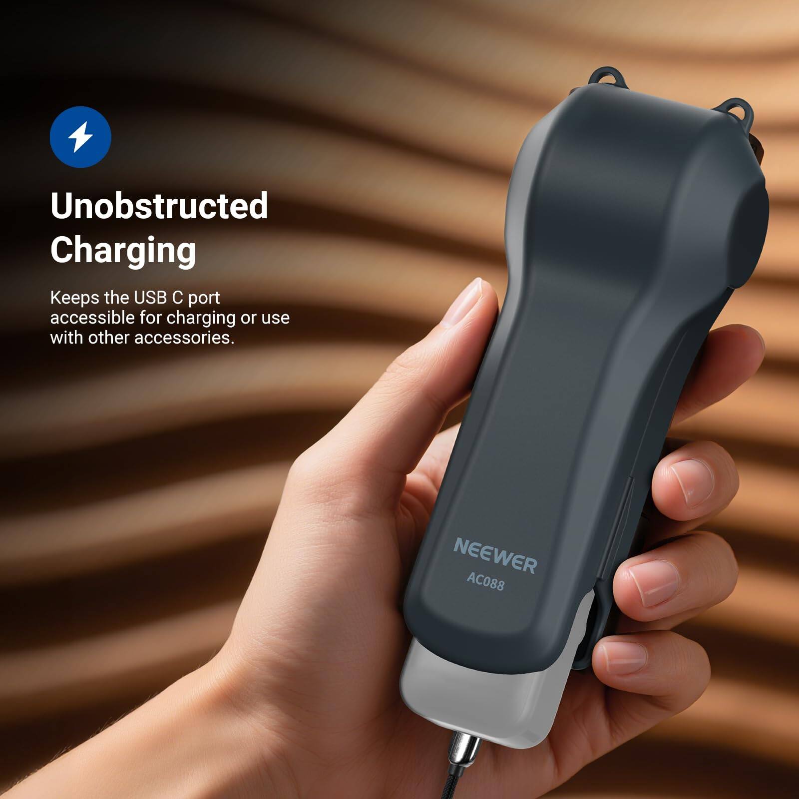 Unobstructed Charging  
Keeps the USB C port accessible for charging or use with other accessories.  
NEEWER AC088
