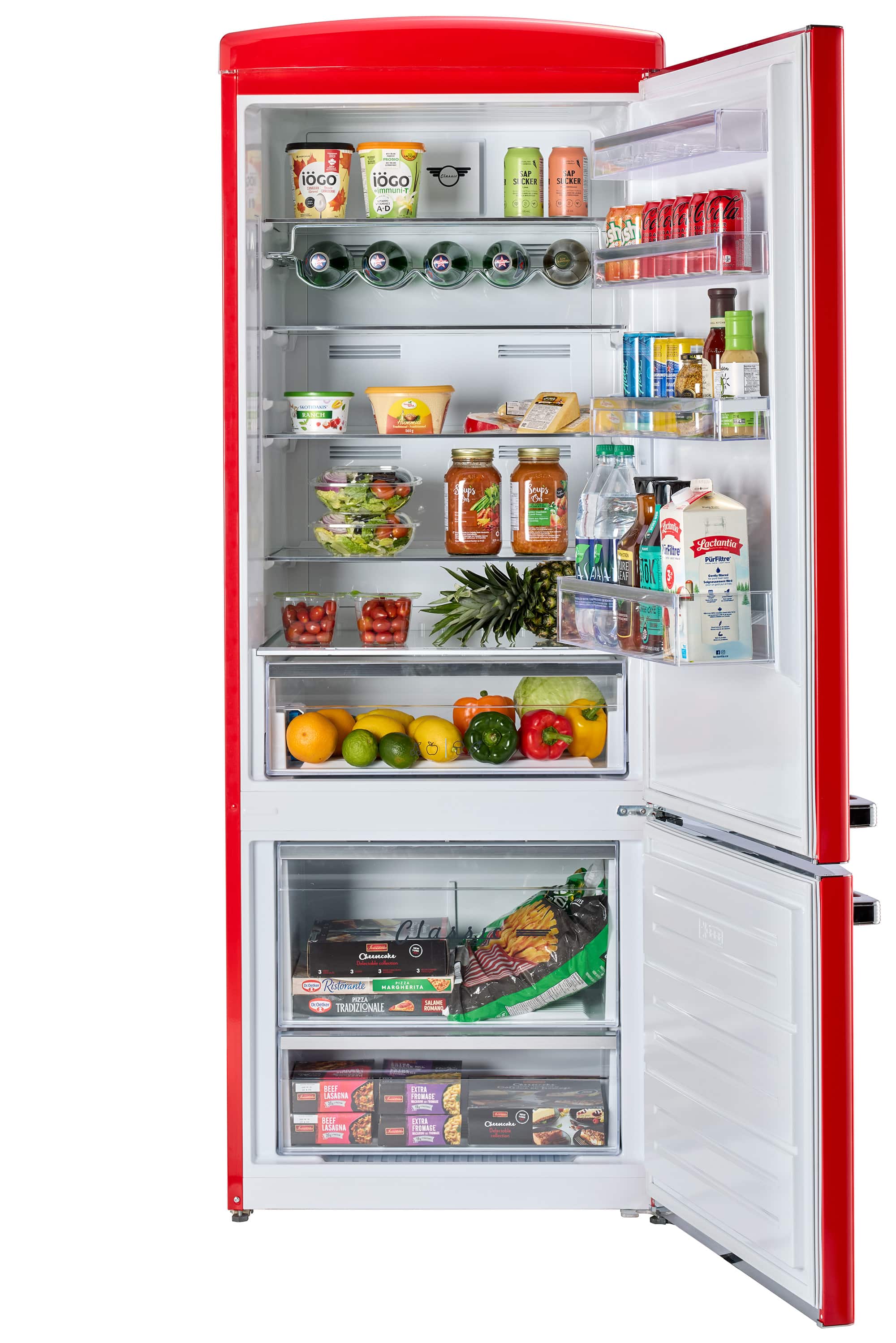 The text on the image is in Italian, and it appears to be a list of items inside the refrigerator. Here is a corrected version of the text:
* ioGO: 5 I ioGO 100% natural fruit juice
* Natura: 500 ml
* Paterno: 1.5 L
* Restivante: 1.5 L
* Tradizionale: 1.5 L
* Lia: 1.5 L
* Baffa: 1.5 L
* Tropicana: 1.5 L
* Vubale: 1.5 L
The text is grouped by the brand names and the size of the bottles.