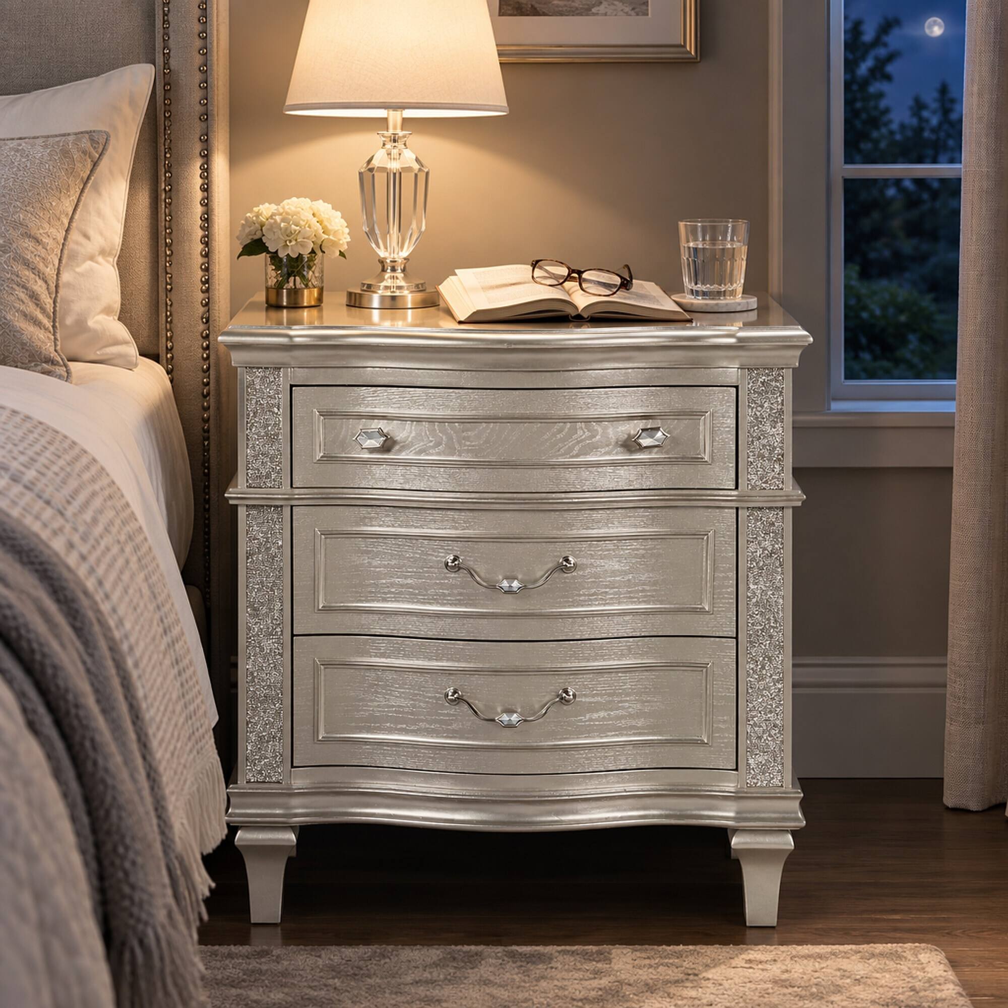 Back. RYHNUYNE - 3-Drawer Nightstand, Silver Oak Finish, Bedside Storage Table, 3 Drawers, Living Room and Bedroom Use - Oak.