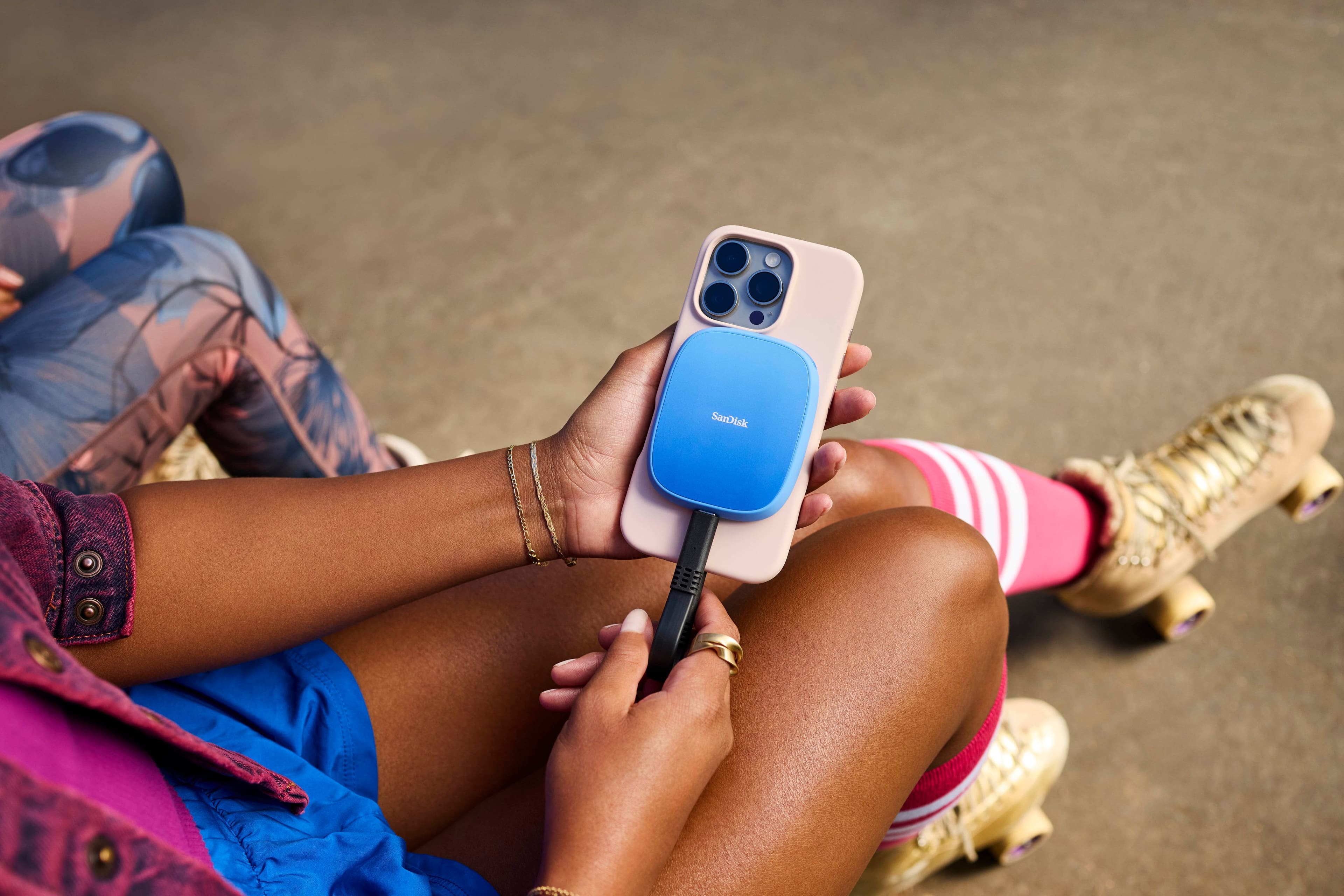 Left. SanDisk - 1TB Creator Phone SSD External USB Type C Drive with Magsafe Compatibility for iPhone 15/16 - Blue.