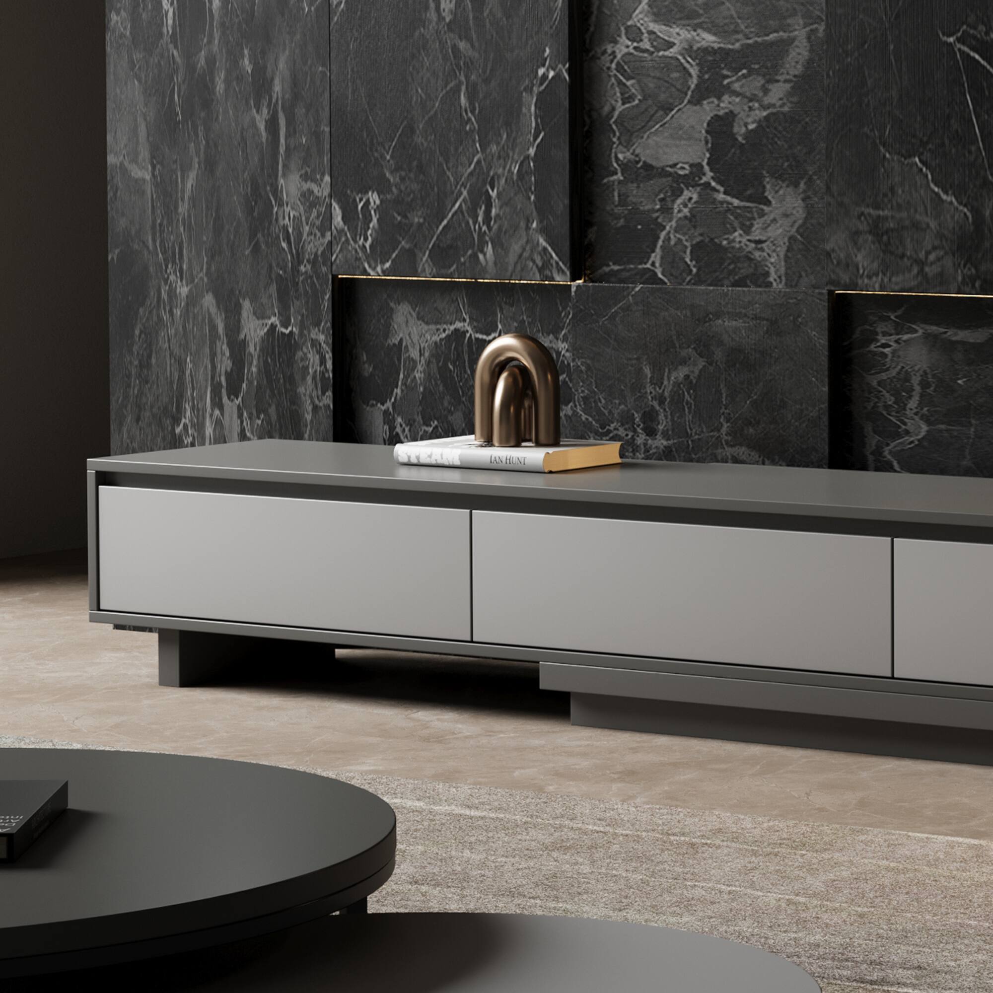 The text on the image is "LAVAN HUNT".