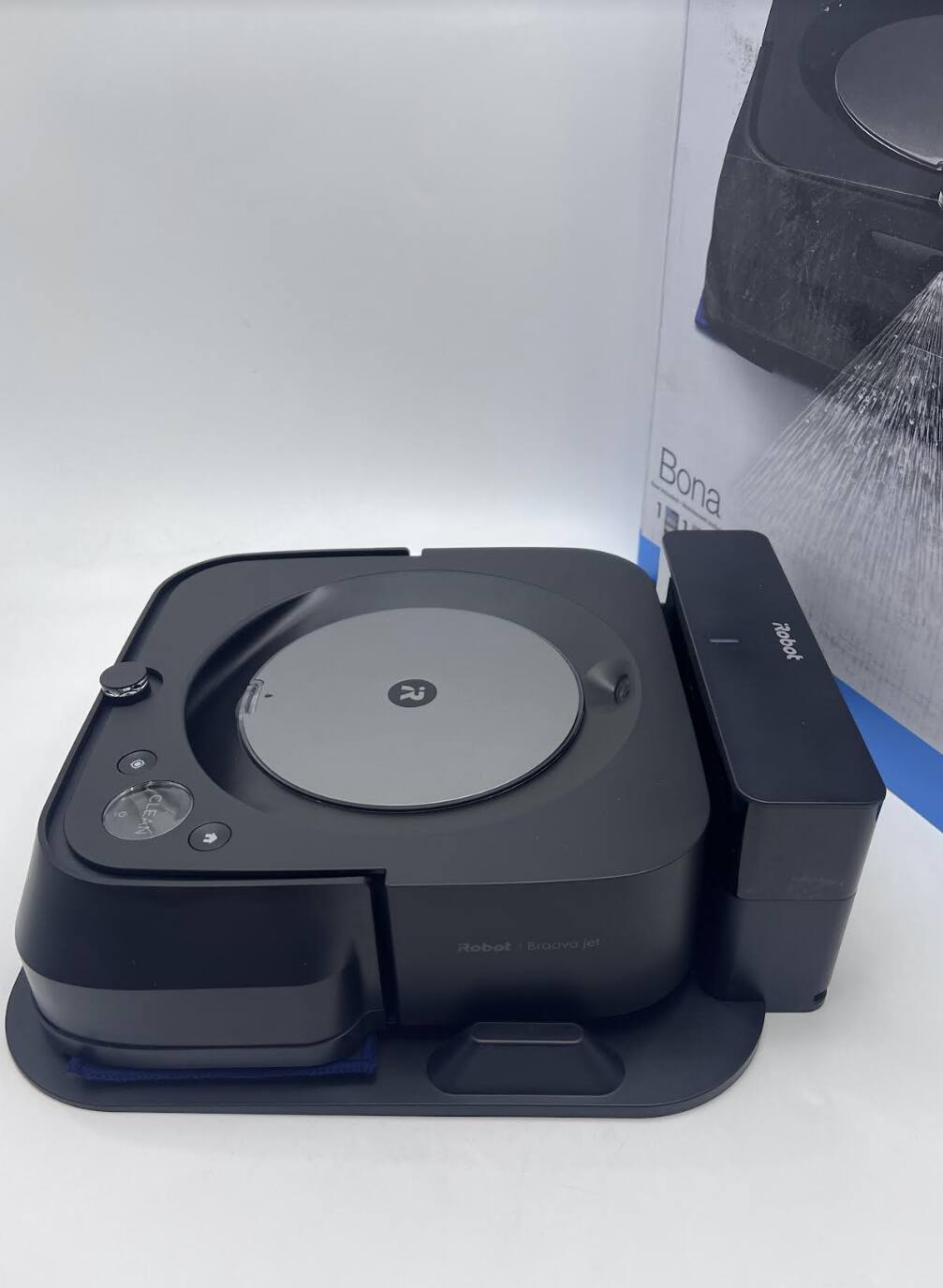 Bona 1 Robot CLEAN  
Robot - Braavo jet