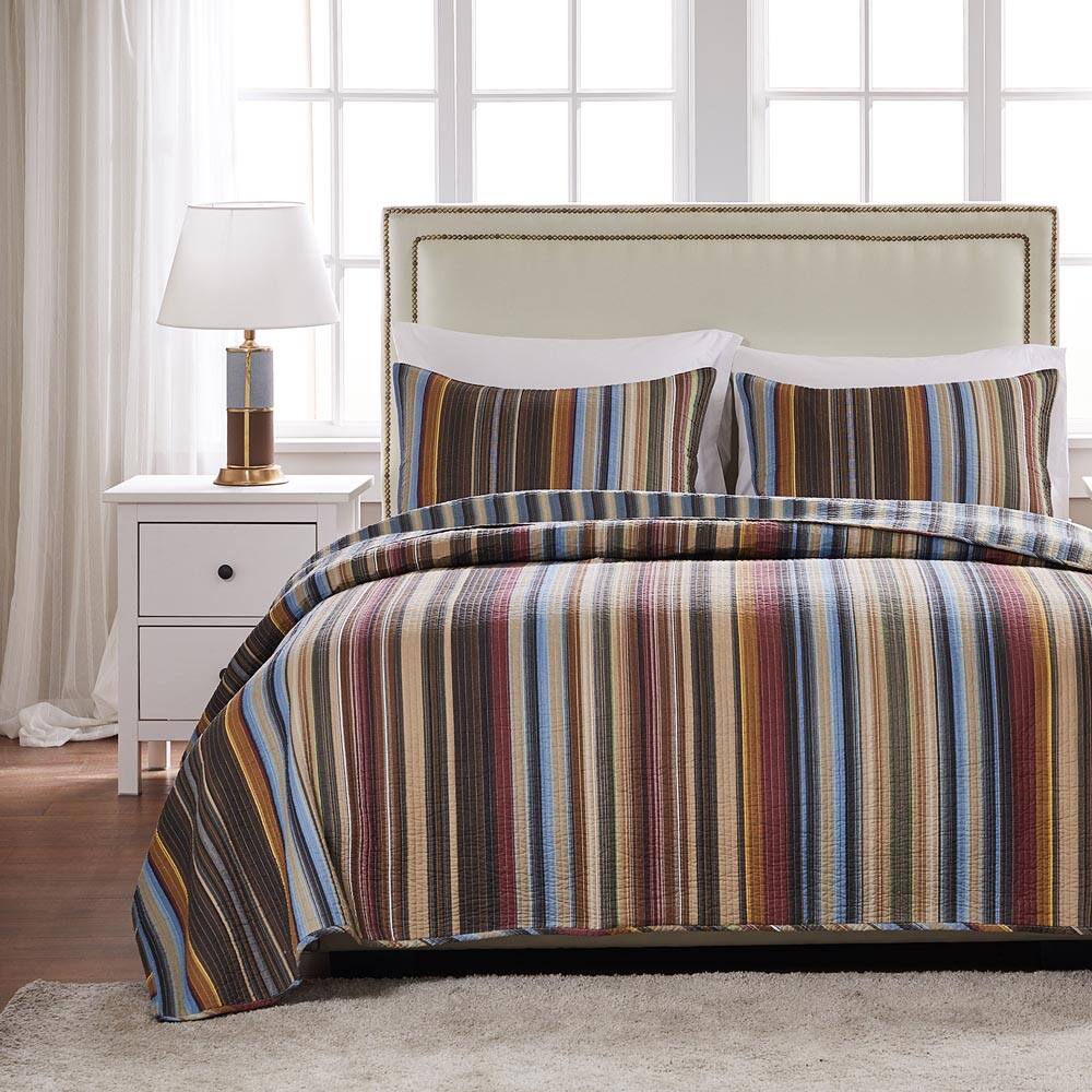 Left. BreeBe - Durango Quilt Set 3-Piece Full/Queen - Earth.
