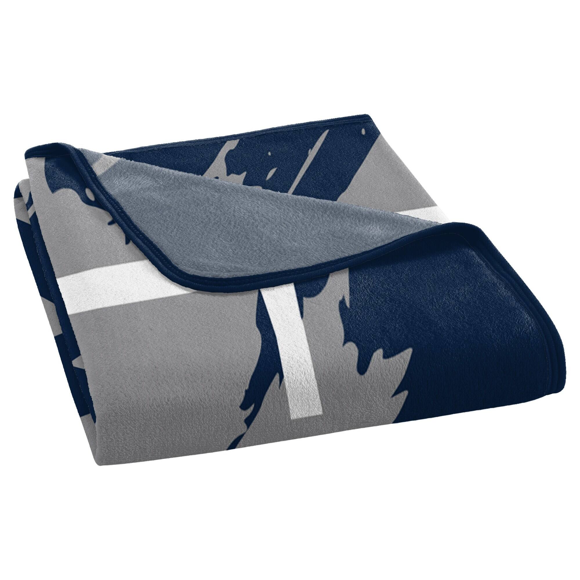 Alt View 3. Northwest - New York Yankees 46" x 60" Dimensional Micro Raschel Plush Throw Blanket - Navy.