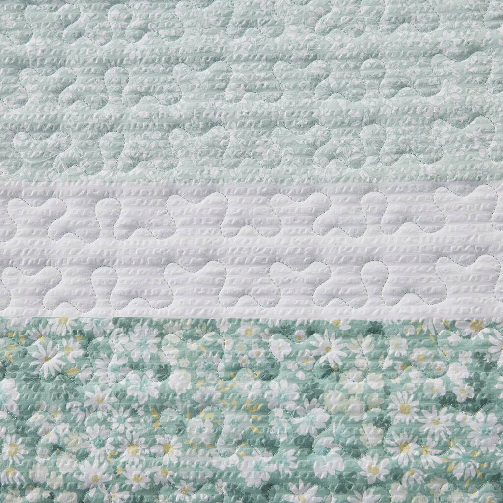 Alt View 1. TinyHomie - King/Cal King 4 Piece Seersucker Quilt Set with Throw Pillow - Green.