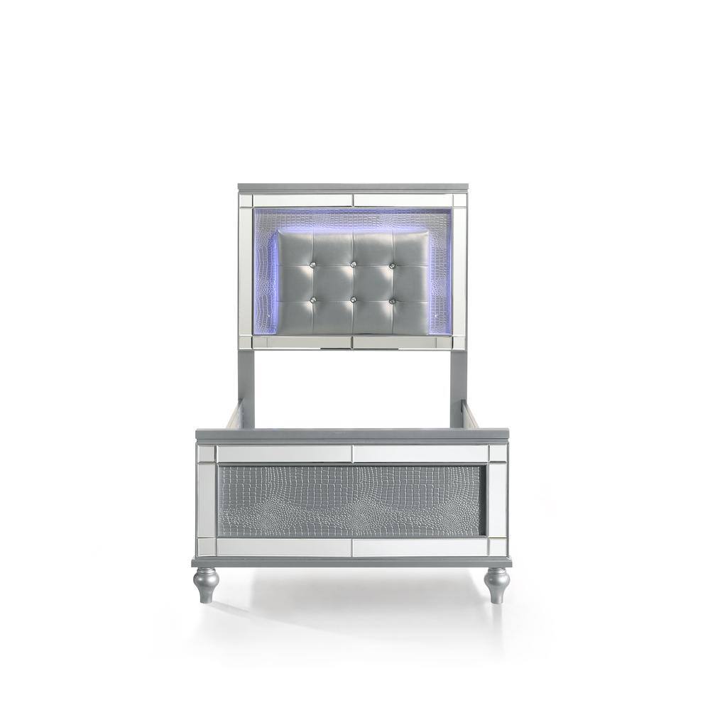 Alt View 1. New Classic Furniture - Furniture Contemporary Solid Wood 3/3 Twin Bed in Silver - Silver.