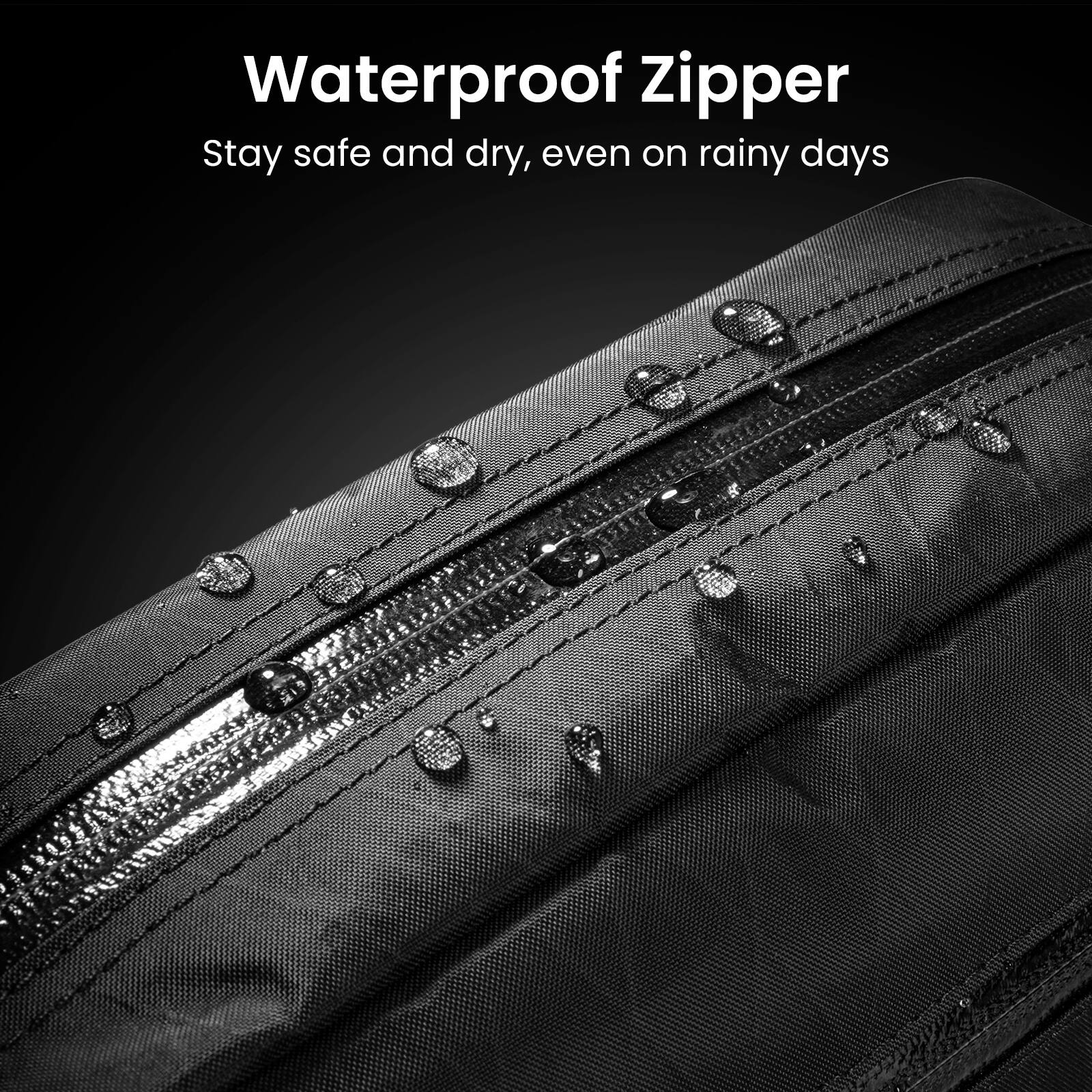 Waterproof Zipper  
Stay safe and dry, even on rainy days