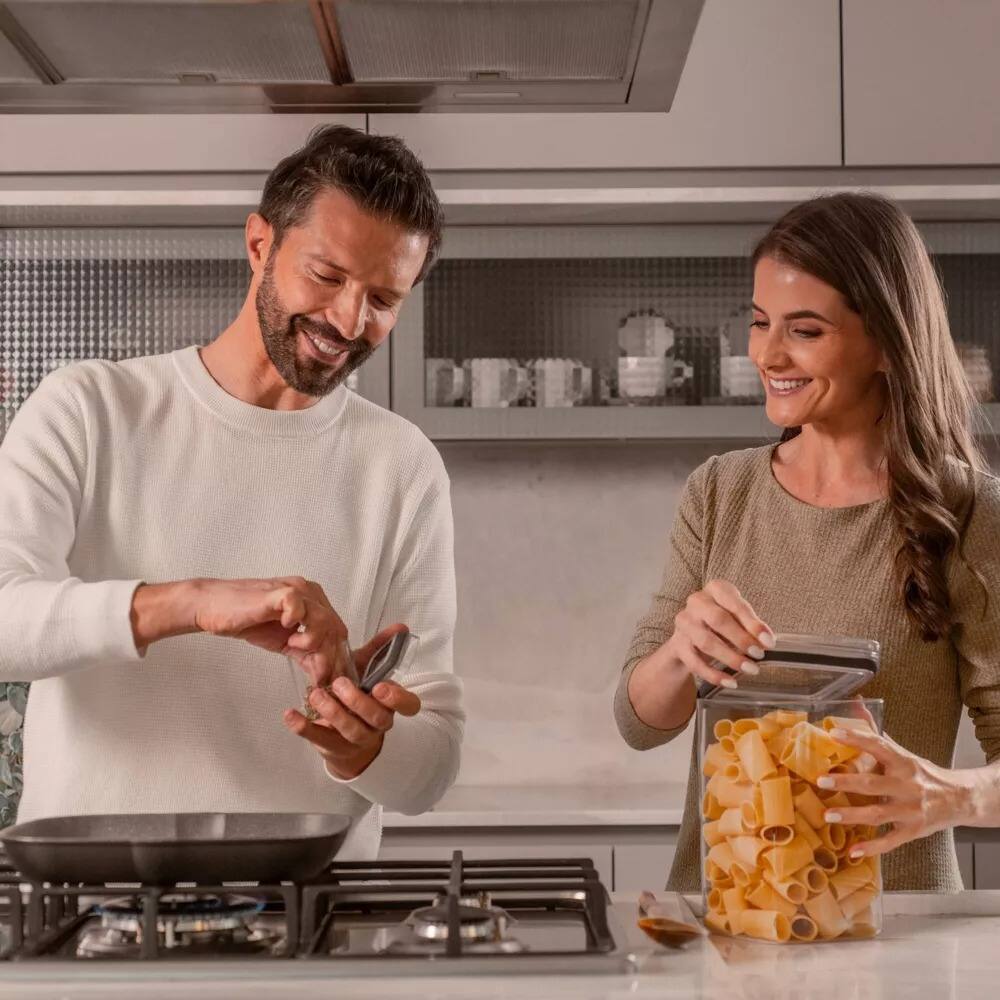 Angle. OU - OU Airtight Food Storage Container 3.7qt, BPA Free Clear Plastic Food Storage Container - Clear.