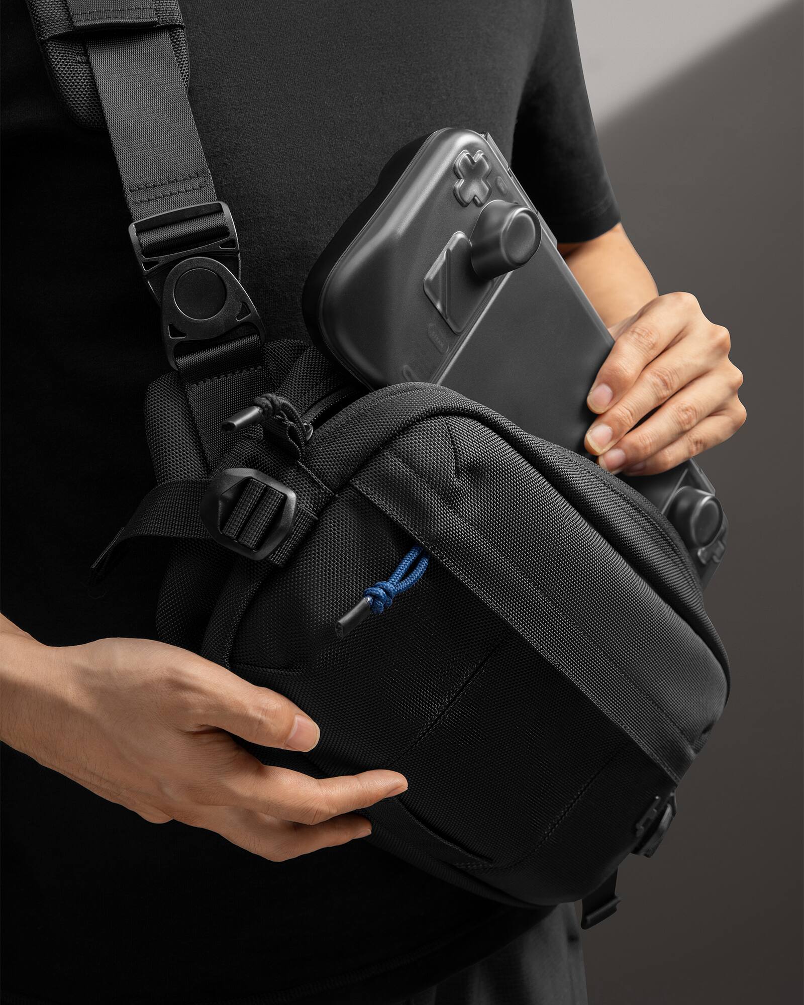 Alt View 17. tomtoc - Wander-T26 Sling Bag 5.5L, Heavy Duty Tactical Crossbody Carry Chest Bag, Compatible mit Steck Deck OLED, ASUS ROG Ally - Black.