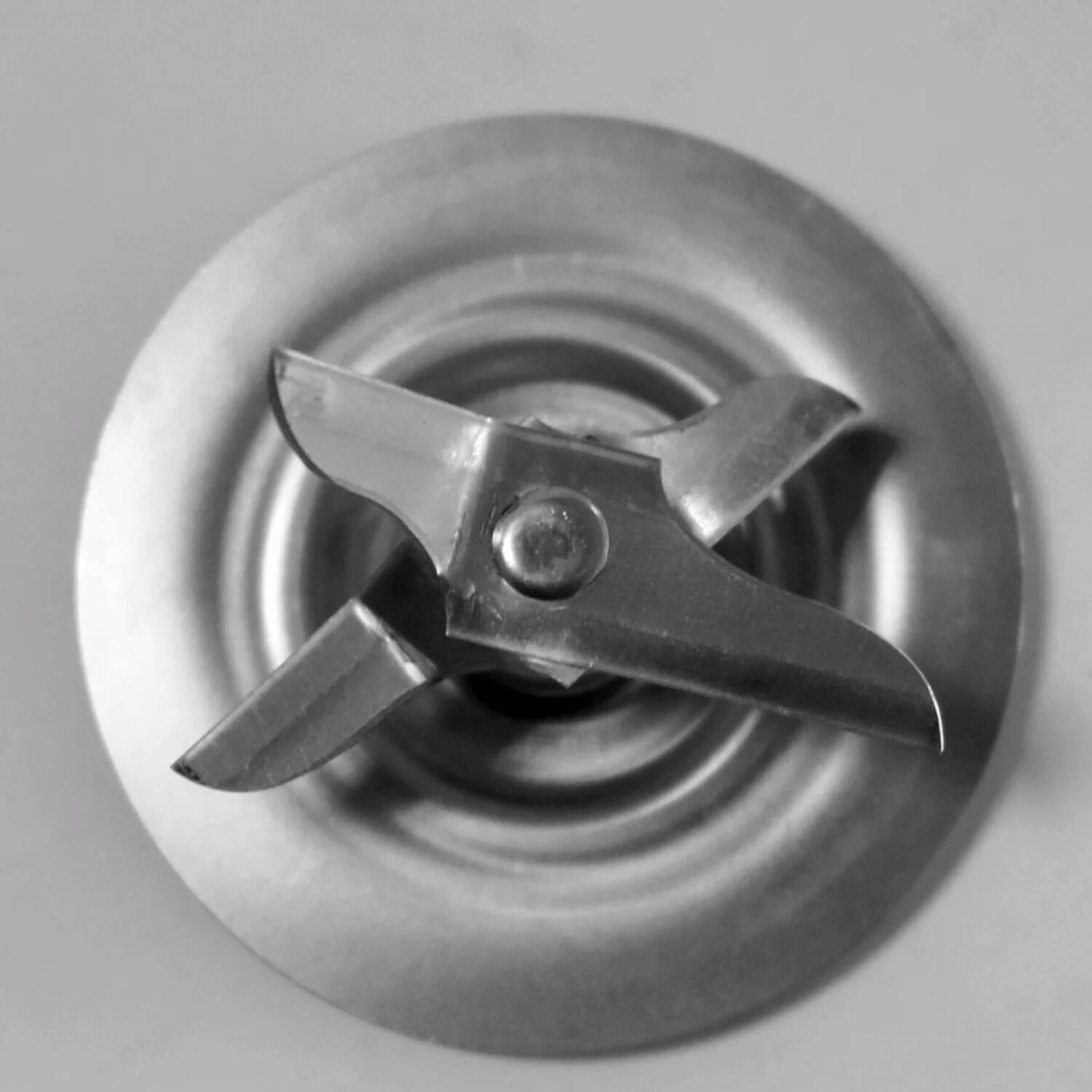 Left. Koblenz - Gourmet 500W 10-Speed 50 Oz Blender, Glass Jar - Black.