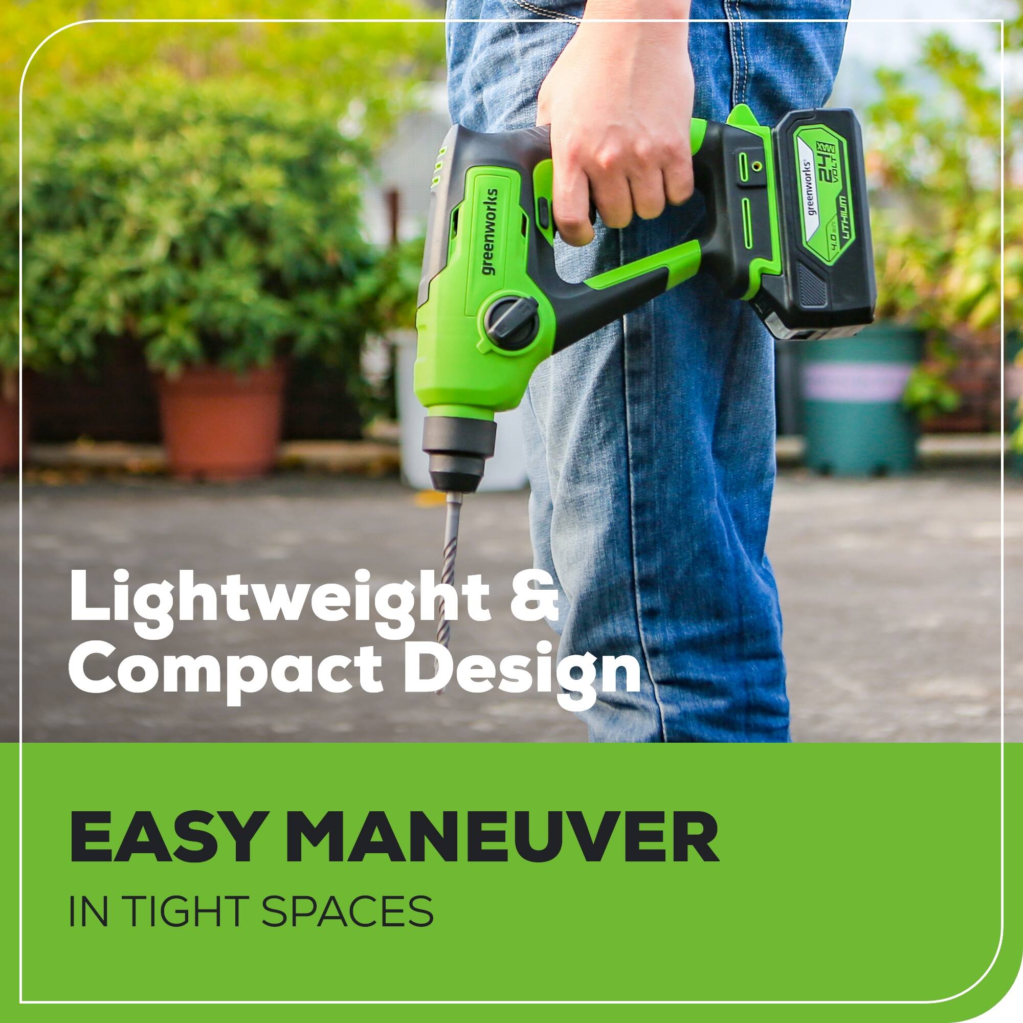 VUX greenworks I I C 4 NE J VIN greenworks LITHIUM  
Lightweight & Compact Design  
EASY MANEUVER IN TIGHT SPACES