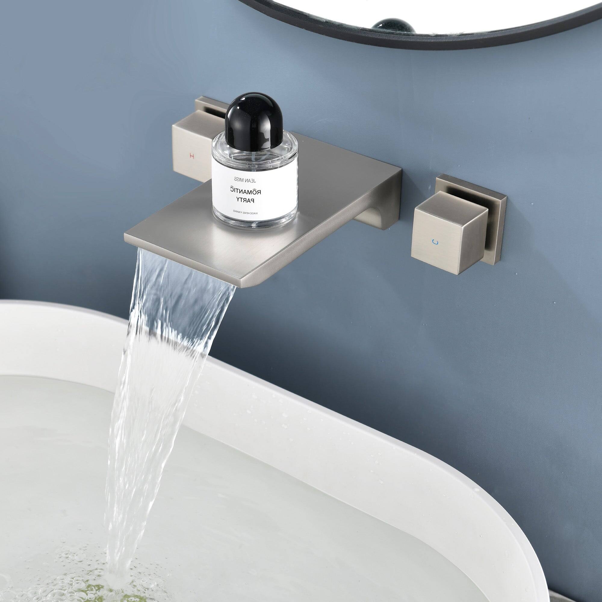 The text on the image reads:

"Литтл Майл
Литтл Майл
ТРАНСАТЛАНТИКА"

This appears to be a product label, possibly for a fragrance or cosmetic item.