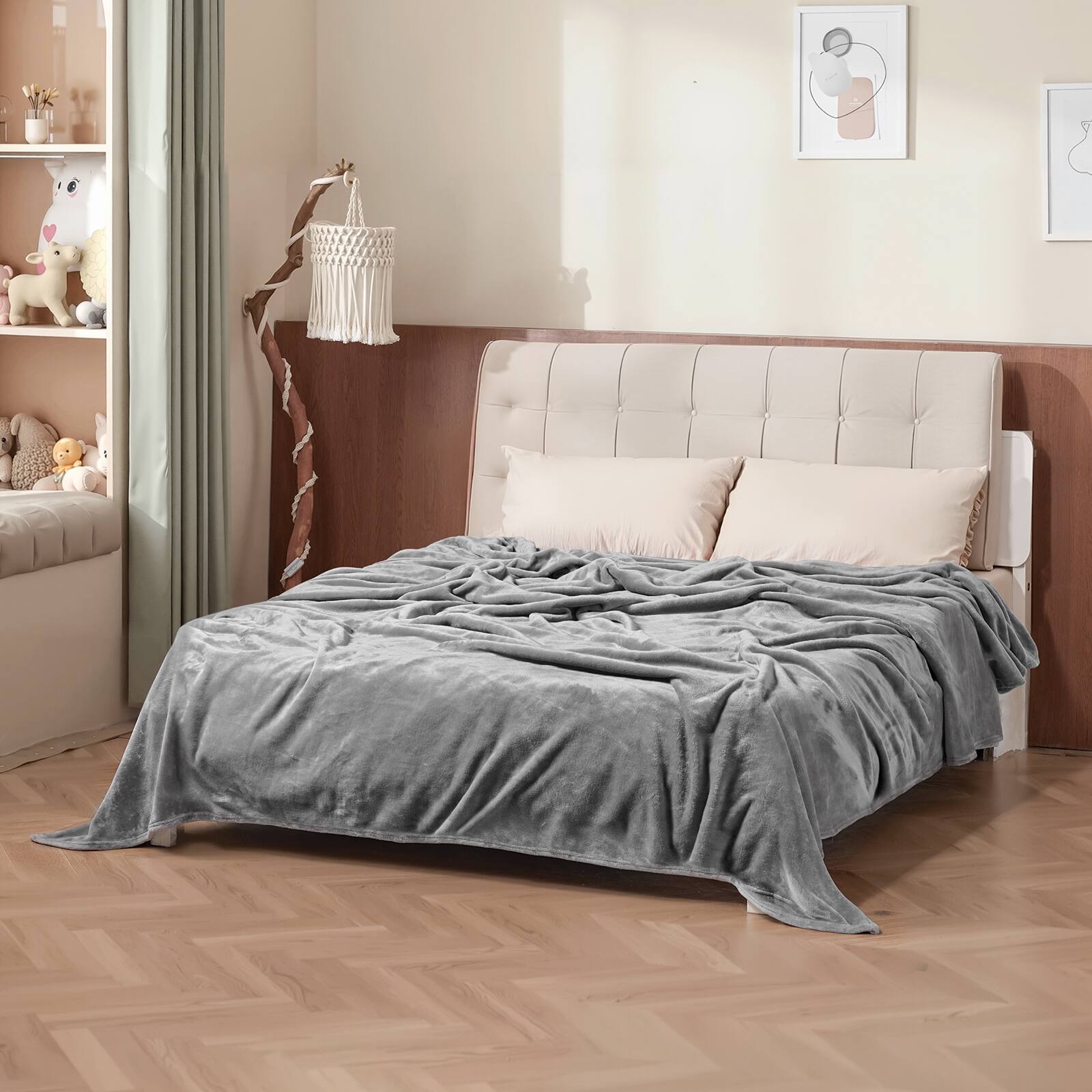 Alt View 5. VEVOR - King Size Blanket, 108 x 90 inches, Lightweight and Fuzzy Throw Blanket for Bed, Cozy Grey King Blanket for All Season - Grey.