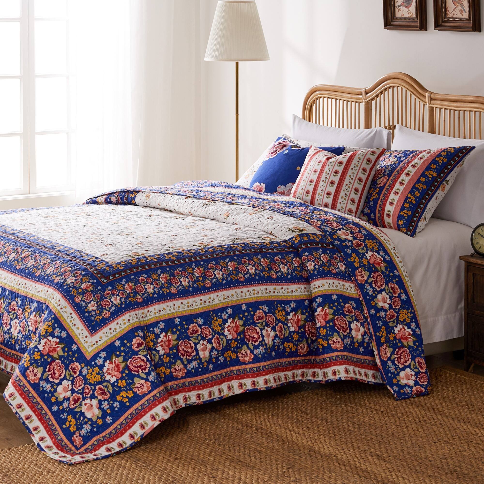 Alt View 3. Greenland Home Fashions - Greenland Home Fashions Marsha Quilt and Pillow Sham Set - King 105x95", Blue - Blue.