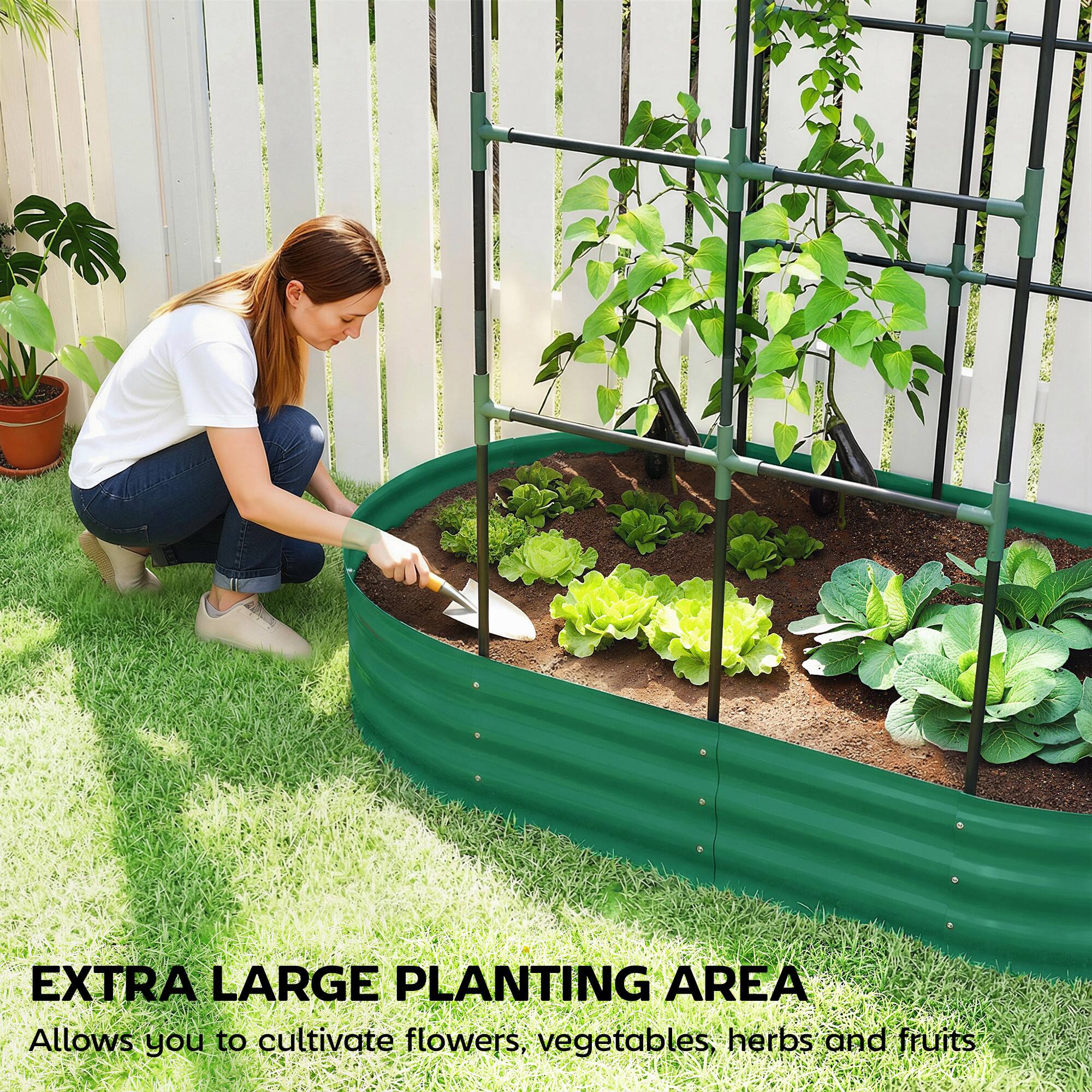 EXTRA LARGE PLANTING AREA  
Allows you to cultivate flowers, vegetables, herbs and fruits