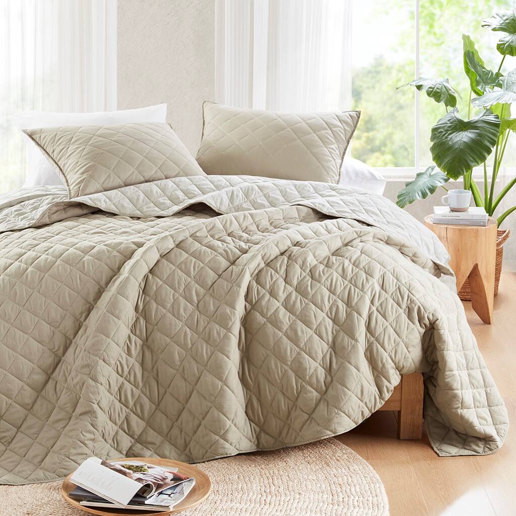 Alt View 2. Gracie Mills - Gracie Mills 7-Piece Siena Comforter/Quilt Set - Taupe.
