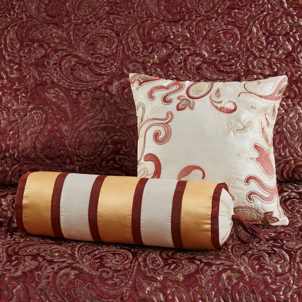 Alt View 3. Gracie Mills - Gracie Mills Thornton 5-Piece Reversible Jacquard Bedspread Set with Throw Pillows - Burgundy.