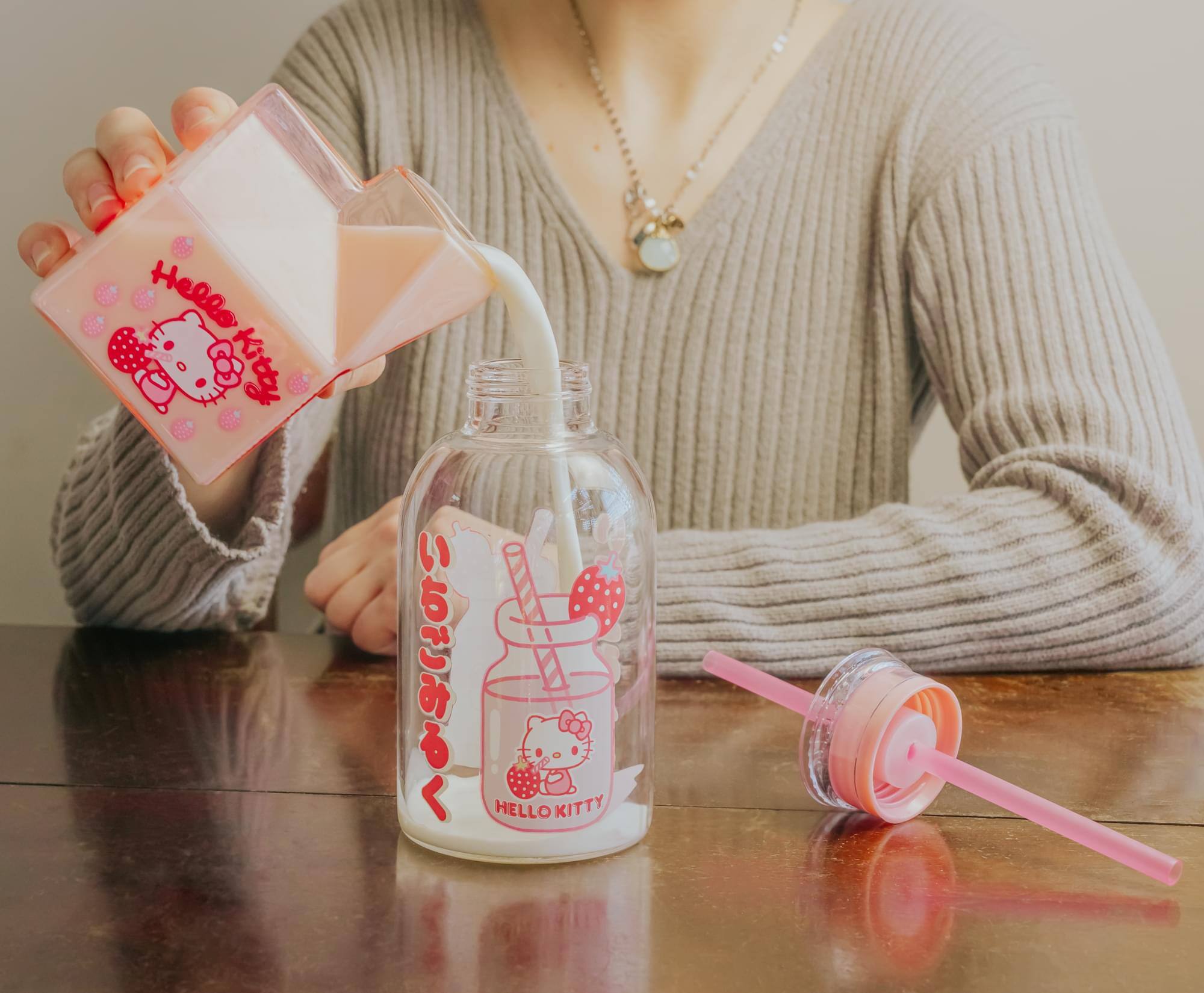 Hello Kitty  
HELLO KITTY