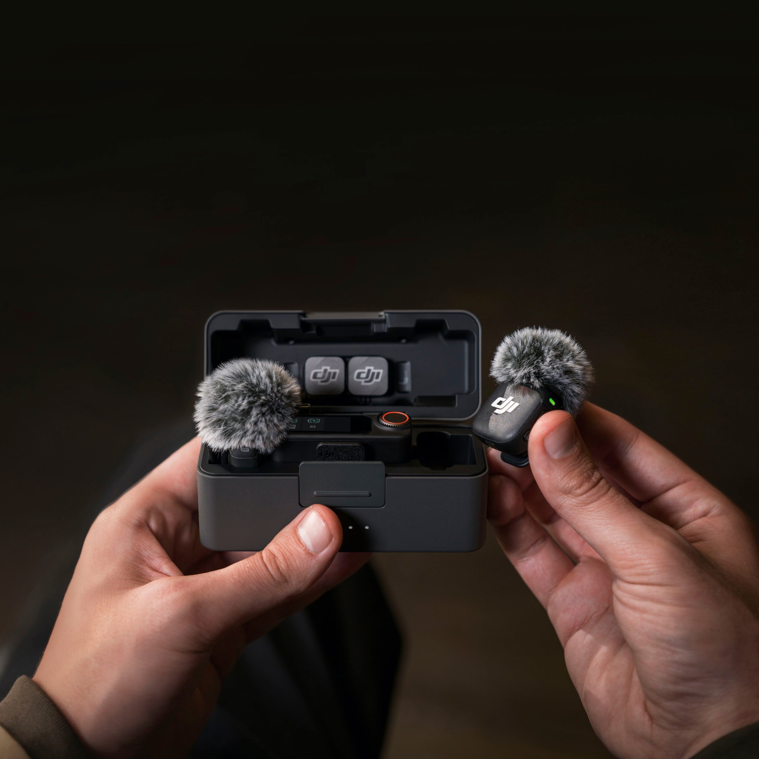 Alt View 2. DJI - DJI Mic 3 (2 TX + 1 RX + Charging Case) - Black.