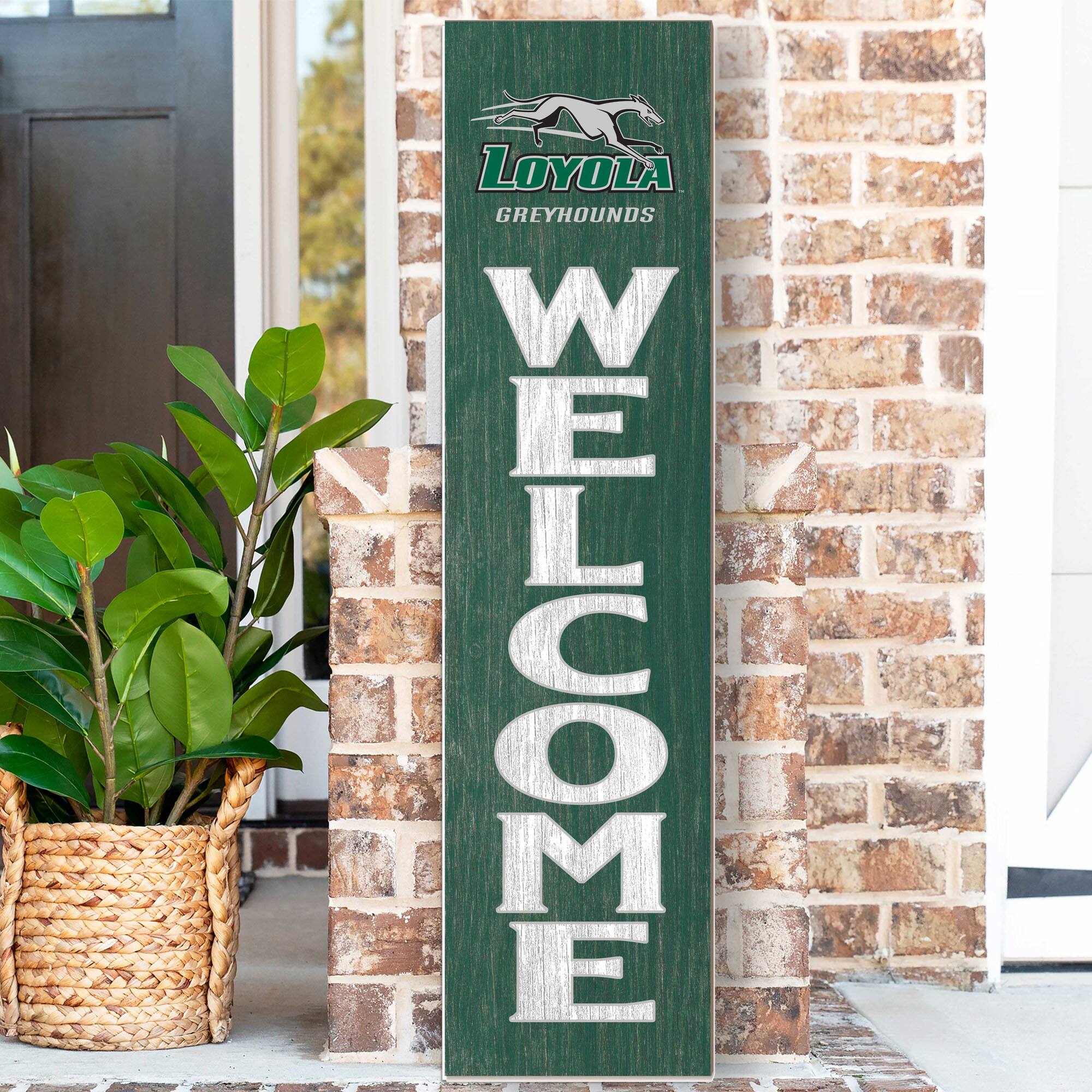 LOYOLA  
GREYHOUNDS  
WELCOME