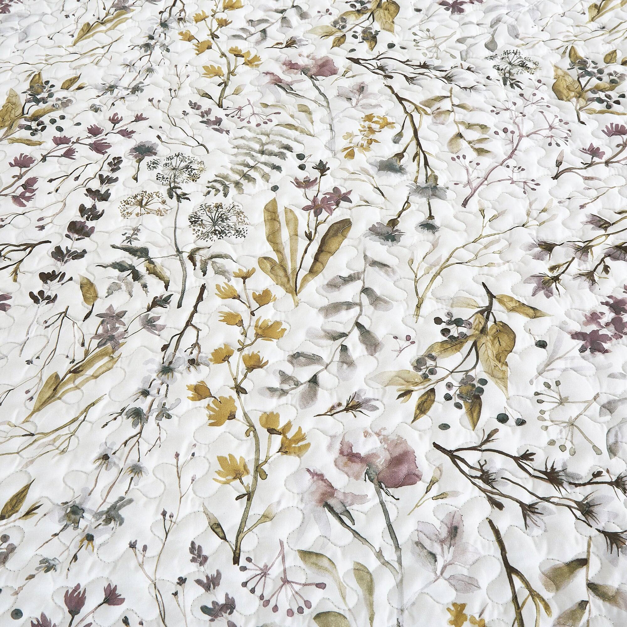 Angle. MarCielo - MarCielo 3 Piece Lightweight Quilt Bedspread Set Reversible Floral Botanical - Purple Floral.