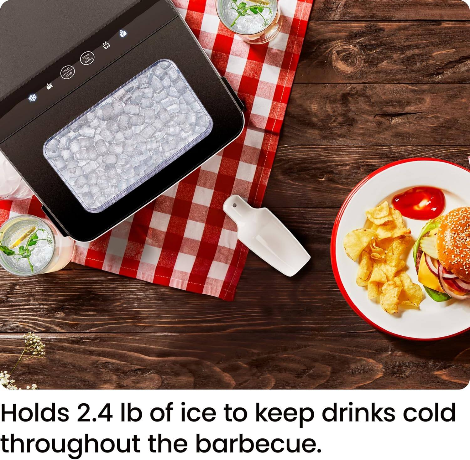 Holds 2.4 lb of ice to keep drinks cold throughout the barbecue.