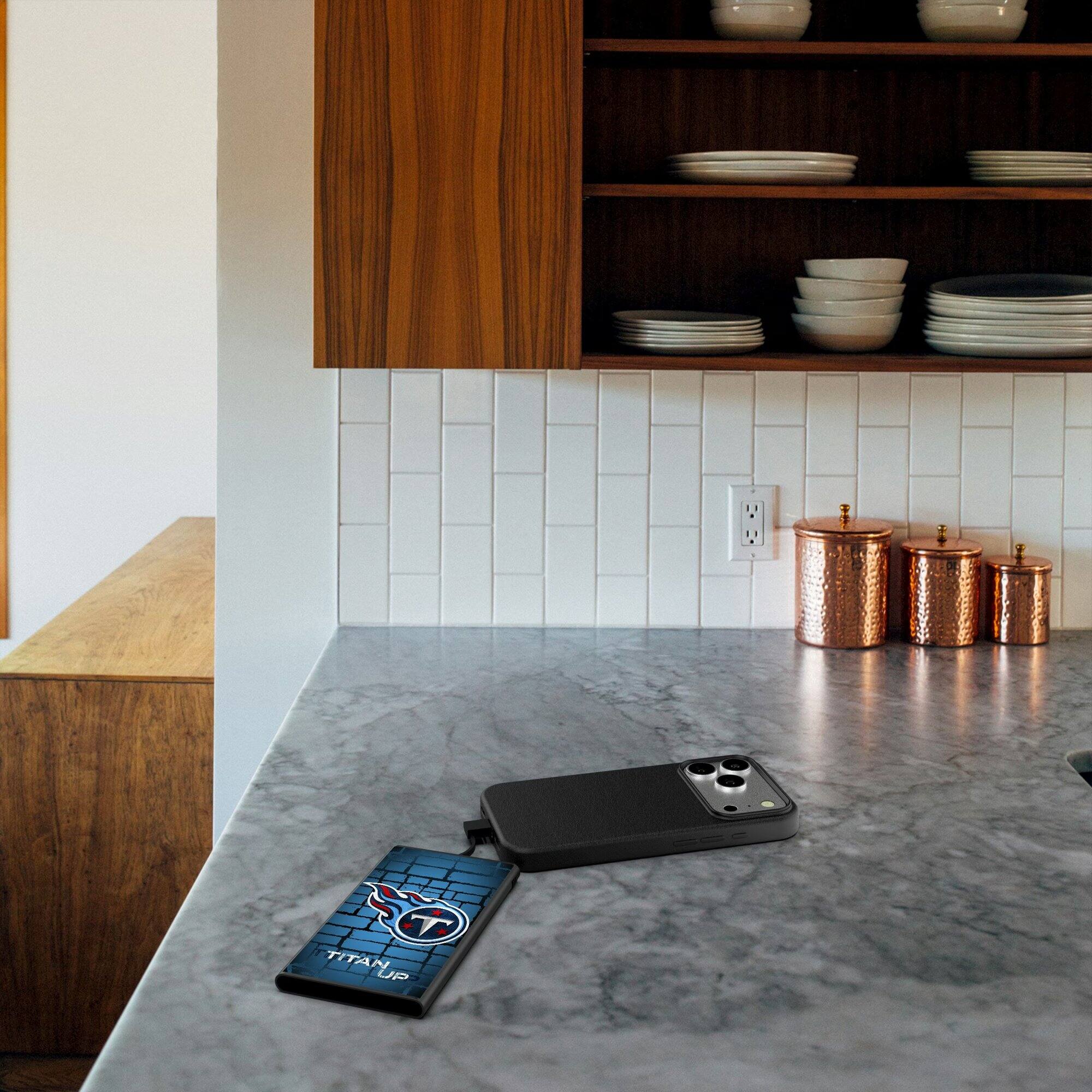 Alt View 3. Keyscaper - Tennessee Titans 5000mAh Flat Powerbank - Black.