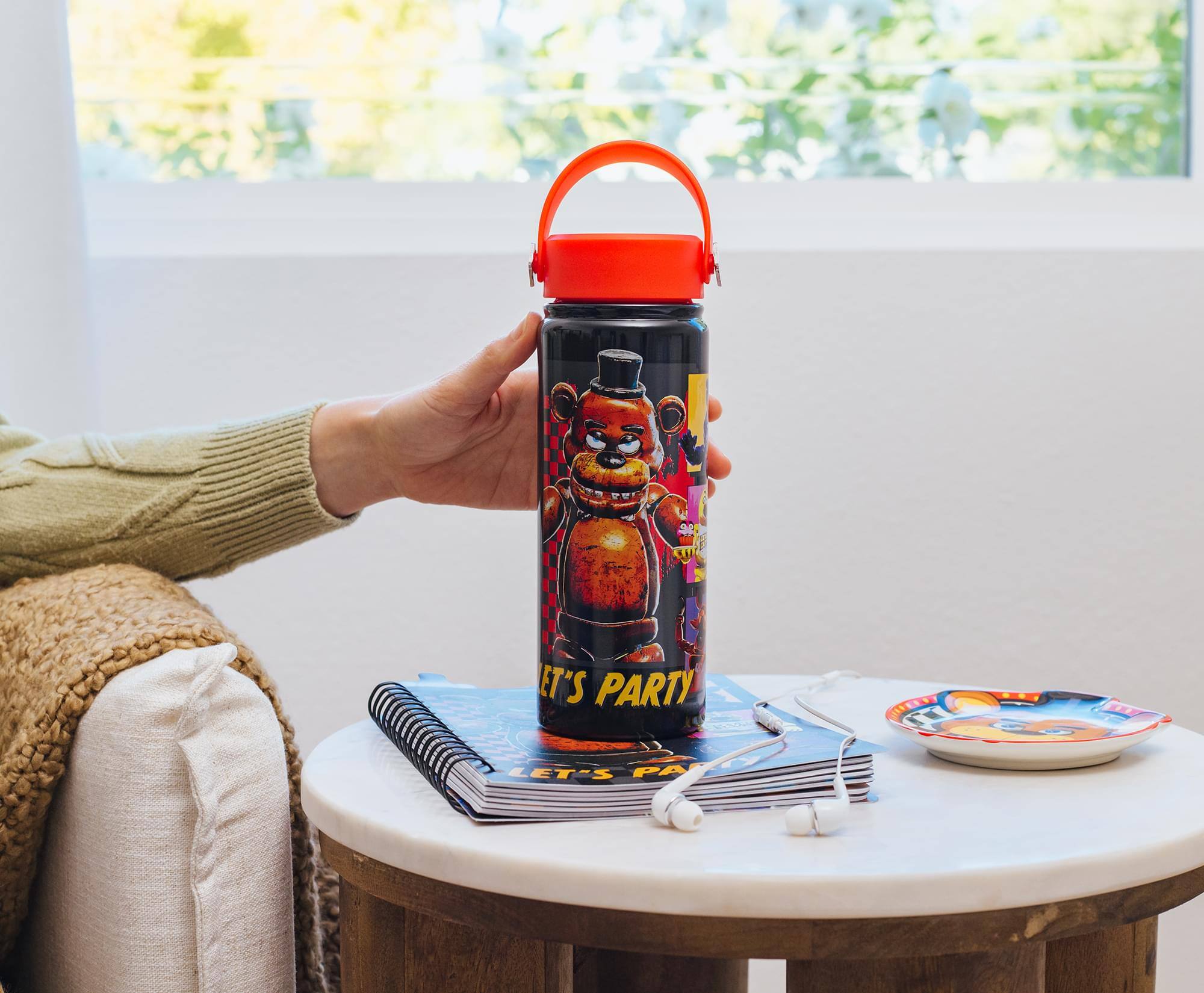 LET'S PARTY  
LET'S PARTY