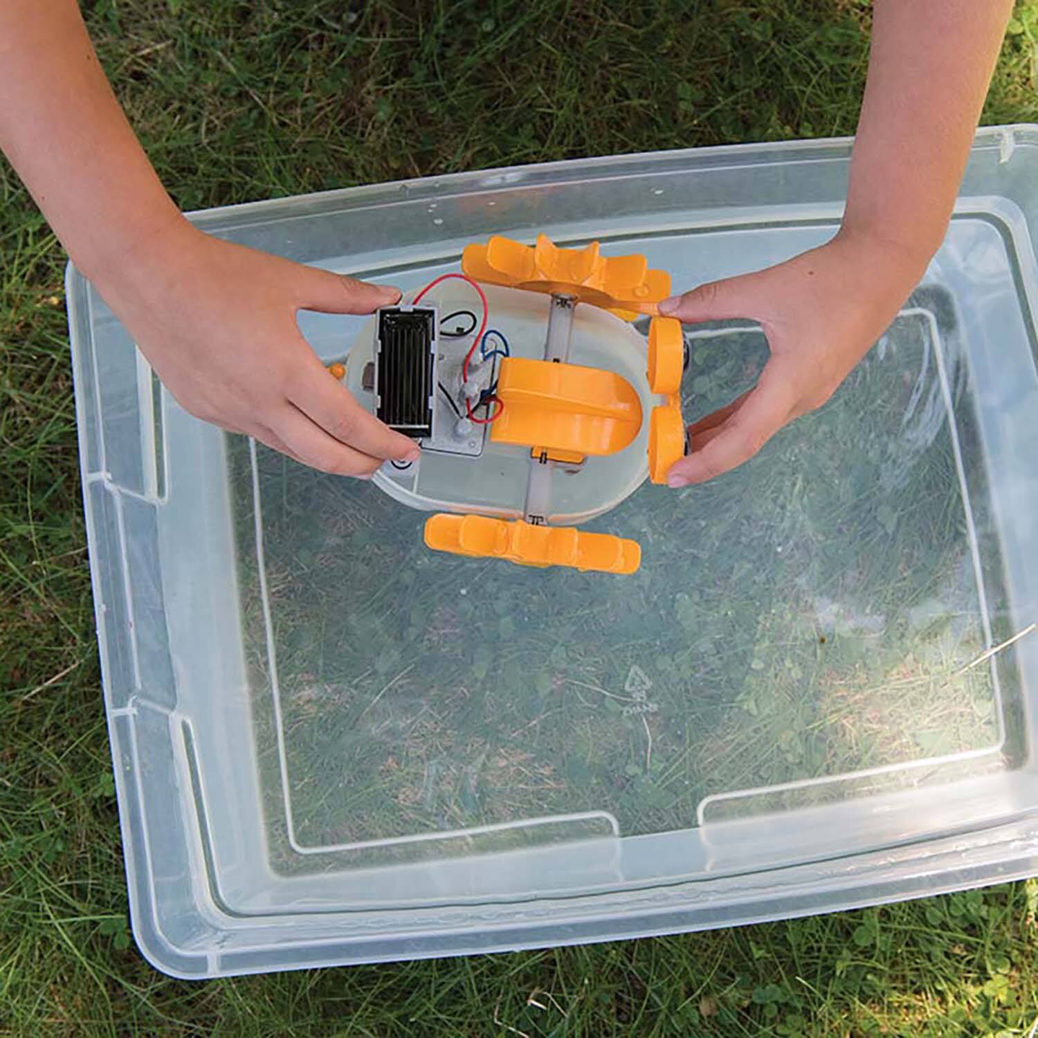 Alt View 2. 4M - 4M: Green Science Aqua Robot - DIY Swimming Fish Toy, Solar & Battery Power.