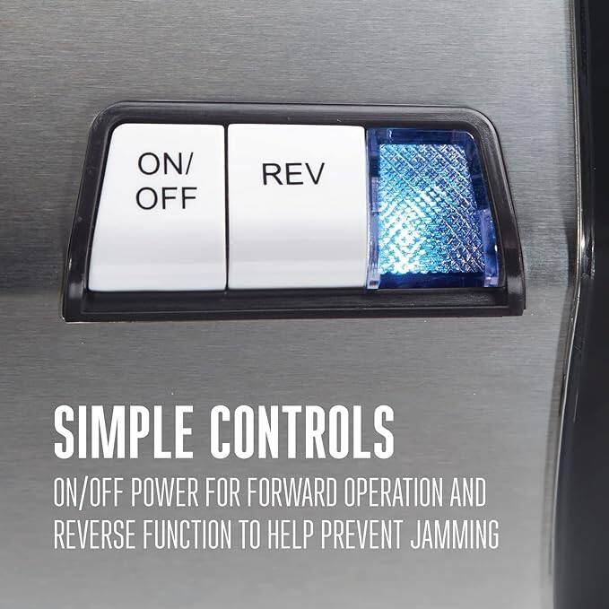 SIMPLE CONTROLS  
ON/OFF POWER FOR FORWARD OPERATION AND REVERSE FUNCTION TO HELP PREVENT JAMMING