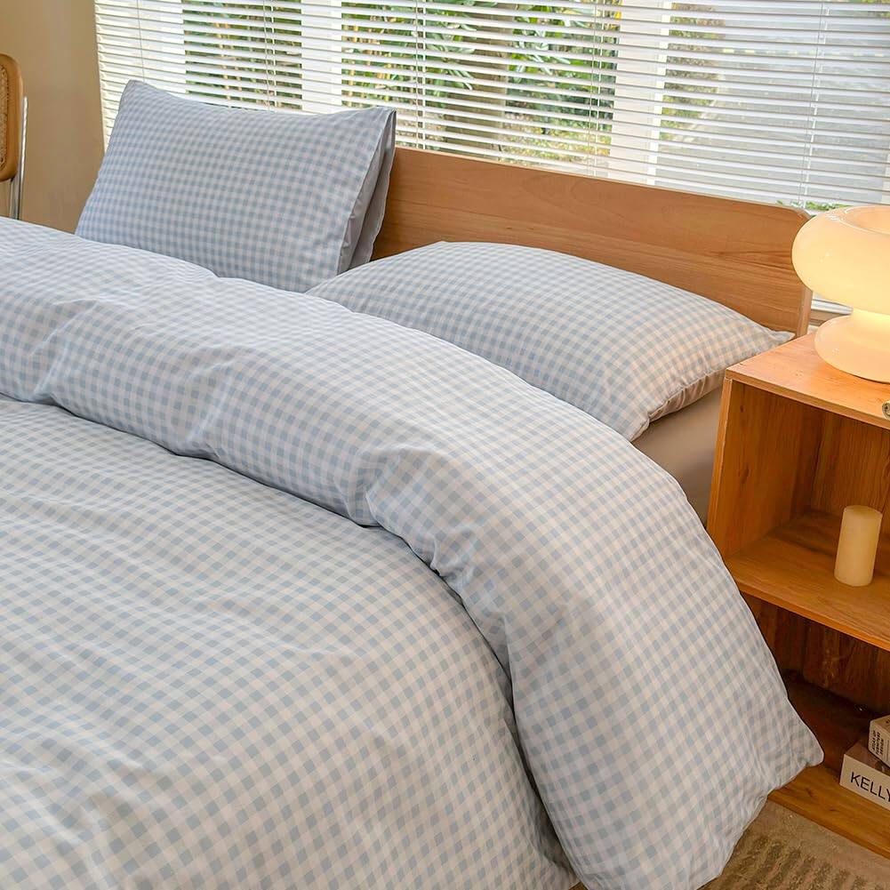 The text on the image reads: "KELLY"